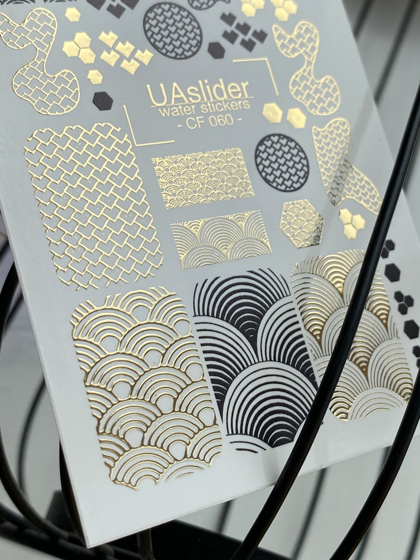Nagel Wasserabziehbild CF-060 | Geometrische Nagel Wasserabziehbilder | Japanische Wellen und Goldfolienmuster