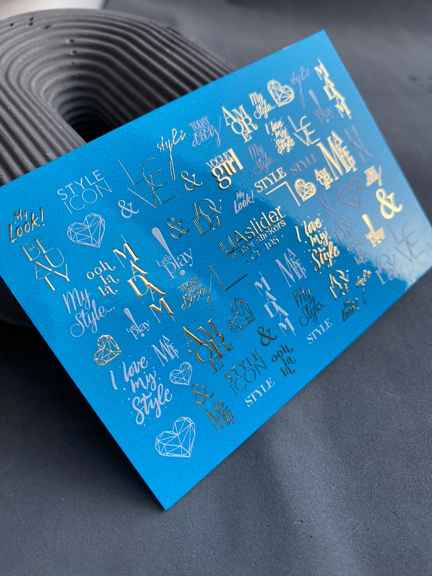 Nagel Wasserabziehbild CF-105 | Minimalistische Wasserfolien-Nagelabziehbilder | Liebe & Stil Schriftzug mit Goldakzenten