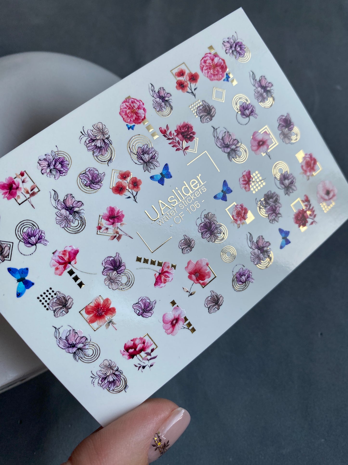 Nagel Wasserabziehbild CF-106 | Florale Wasser-Schiebefolien Nagelabziehbilder | Rosa Blumen, Blaue Schmetterlinge & Geometrische Akzente