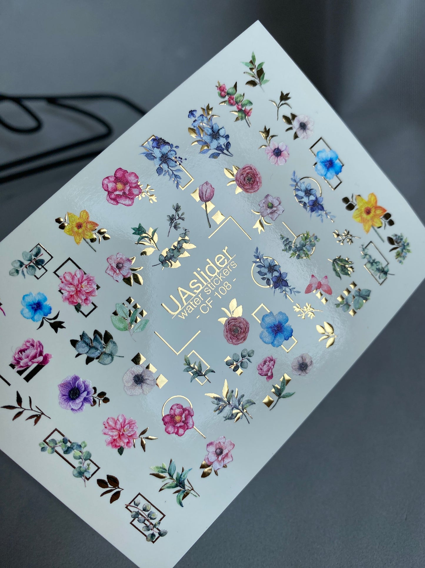 Nagel-Wasserabziehbild CF-108 | Florale Wasser-Schiebefolien für Nägel | Bunte Blumen, Grünpflanzen & Goldrahmen