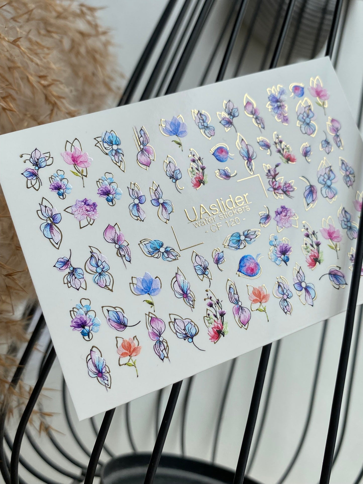 Nagel Wasserabziehbild CF-120 | Florale Wasser-Schiebefolien für Nägel | Pastellblumen mit Gold- & Konturdetails