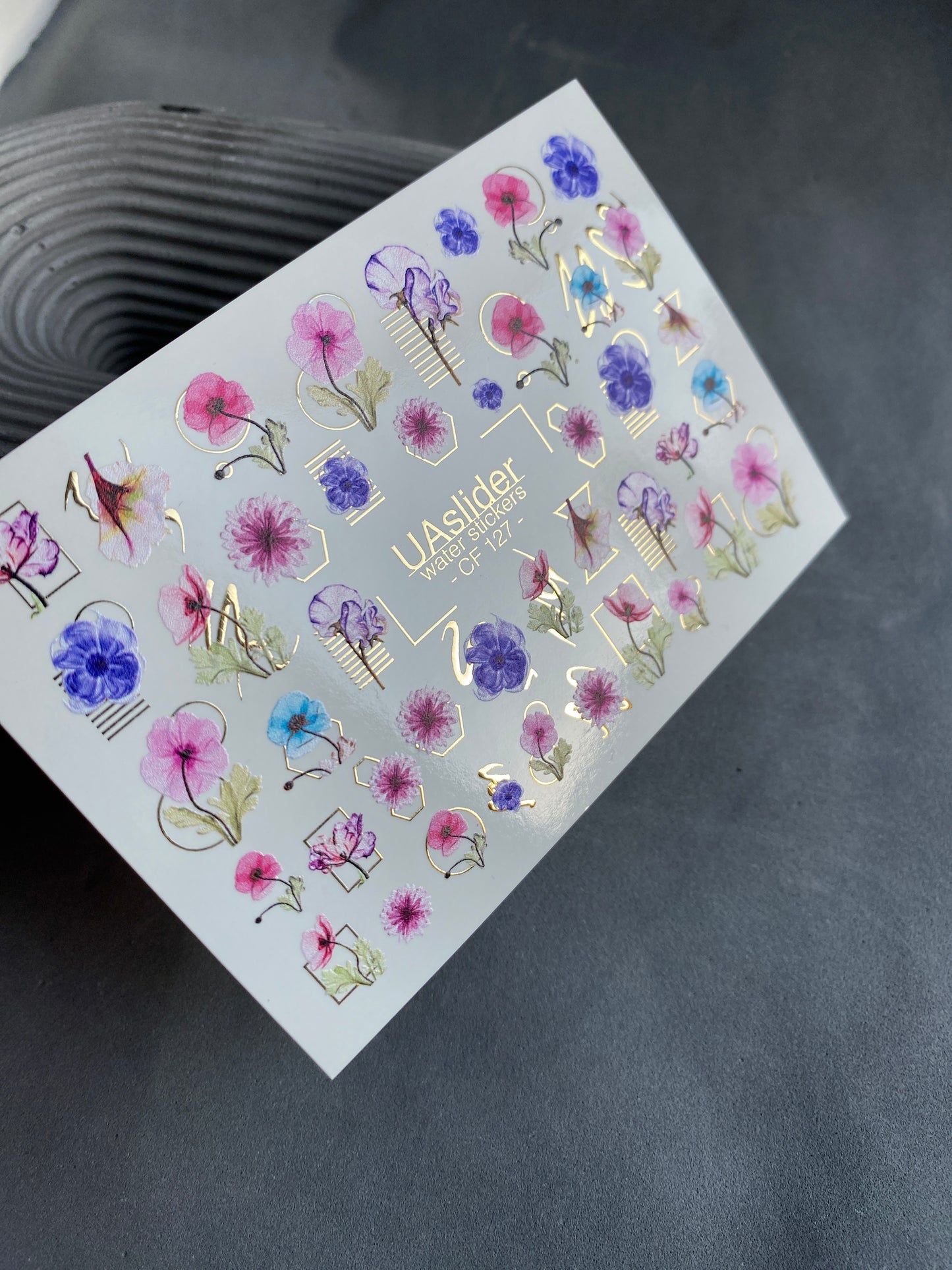 Nagel Wasserabziehbild CF-127 | Florale Nagel Wasserabziehbilder | Rosa, Blaue & Lila Blumen mit Geometrischen Goldakzenten