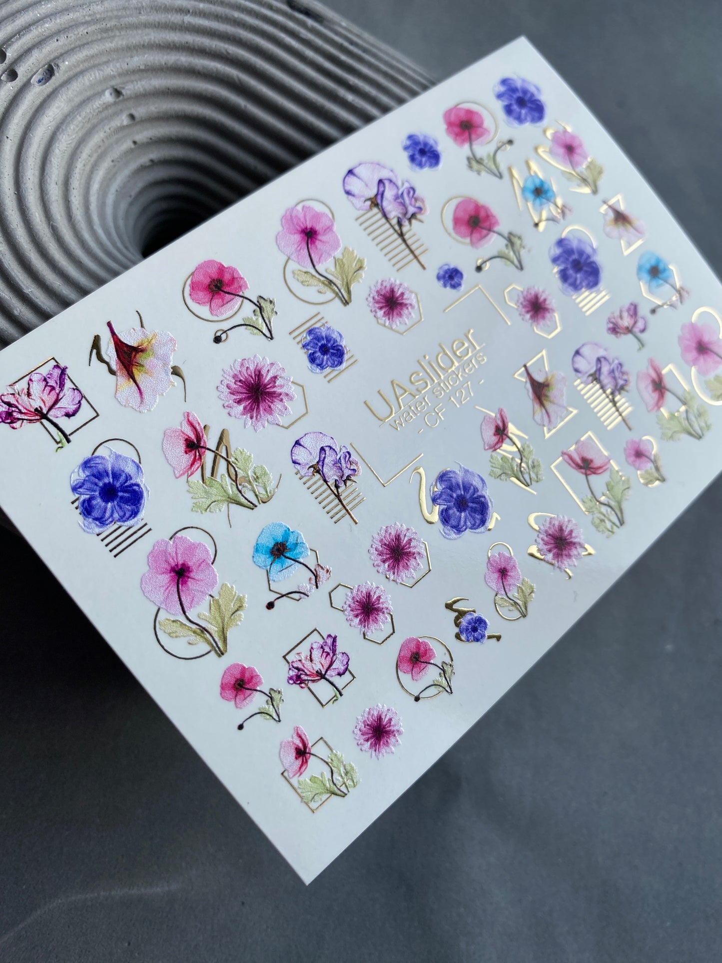 Nagel Wasserabziehbild CF-127 | Florale Nagel Wasserabziehbilder | Rosa, Blaue & Lila Blumen mit Geometrischen Goldakzenten