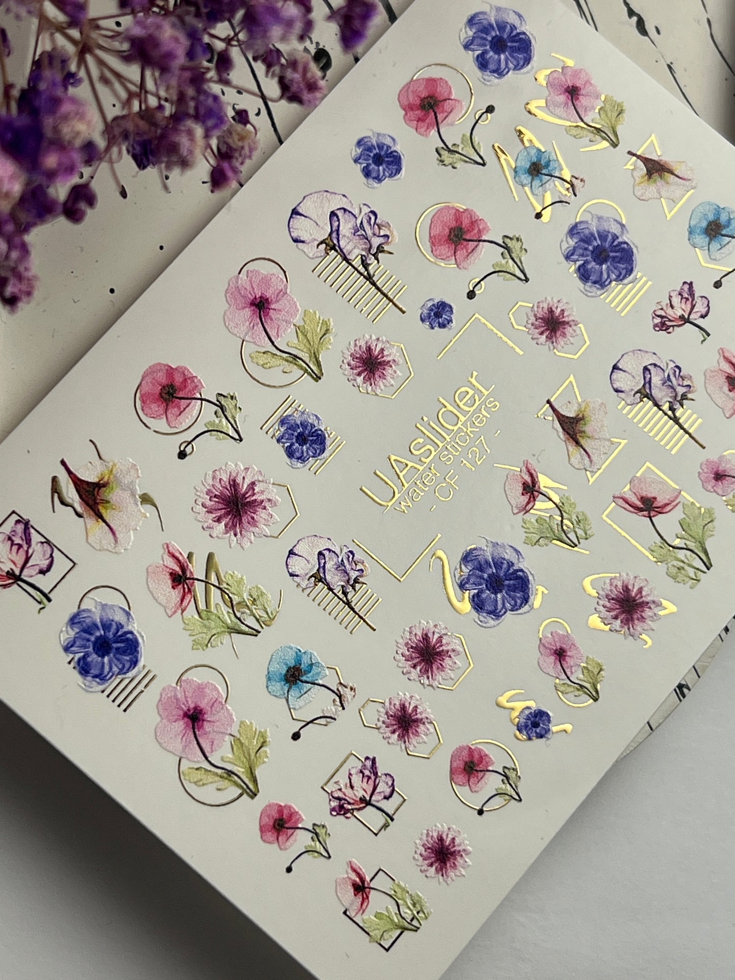 Nagel Wasserabziehbild CF-127 | Florale Nagel Wasserabziehbilder | Rosa, Blaue & Lila Blumen mit Geometrischen Goldakzenten