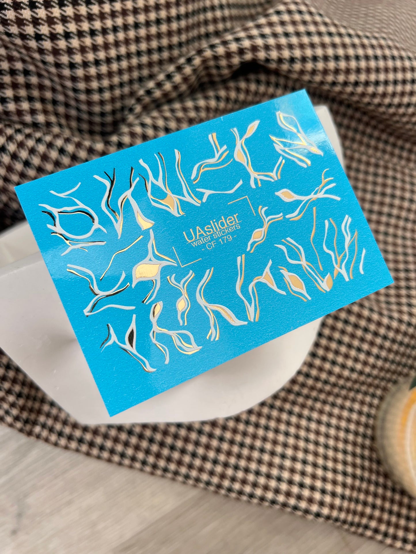 Nagel Wasserabziehbild CF-179 | Abstrakte Linien Nagel Wasserabziehbilder | Welliges Weiß & Gold Minimalistisches Design