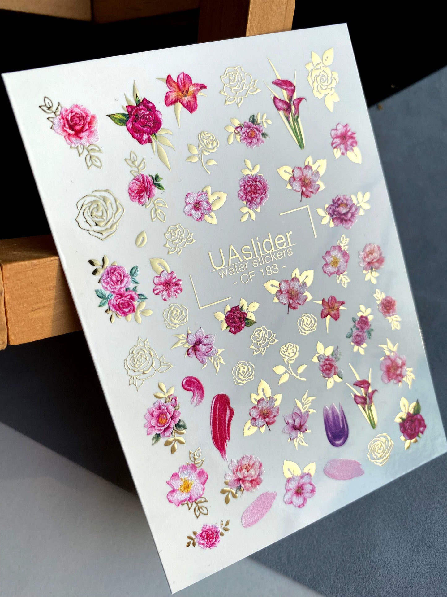 Nagel Wasserabziehbild CF-183 | Nagel Wasserabziehbilder | Rosa & Rote Blumen mit Goldenen Details