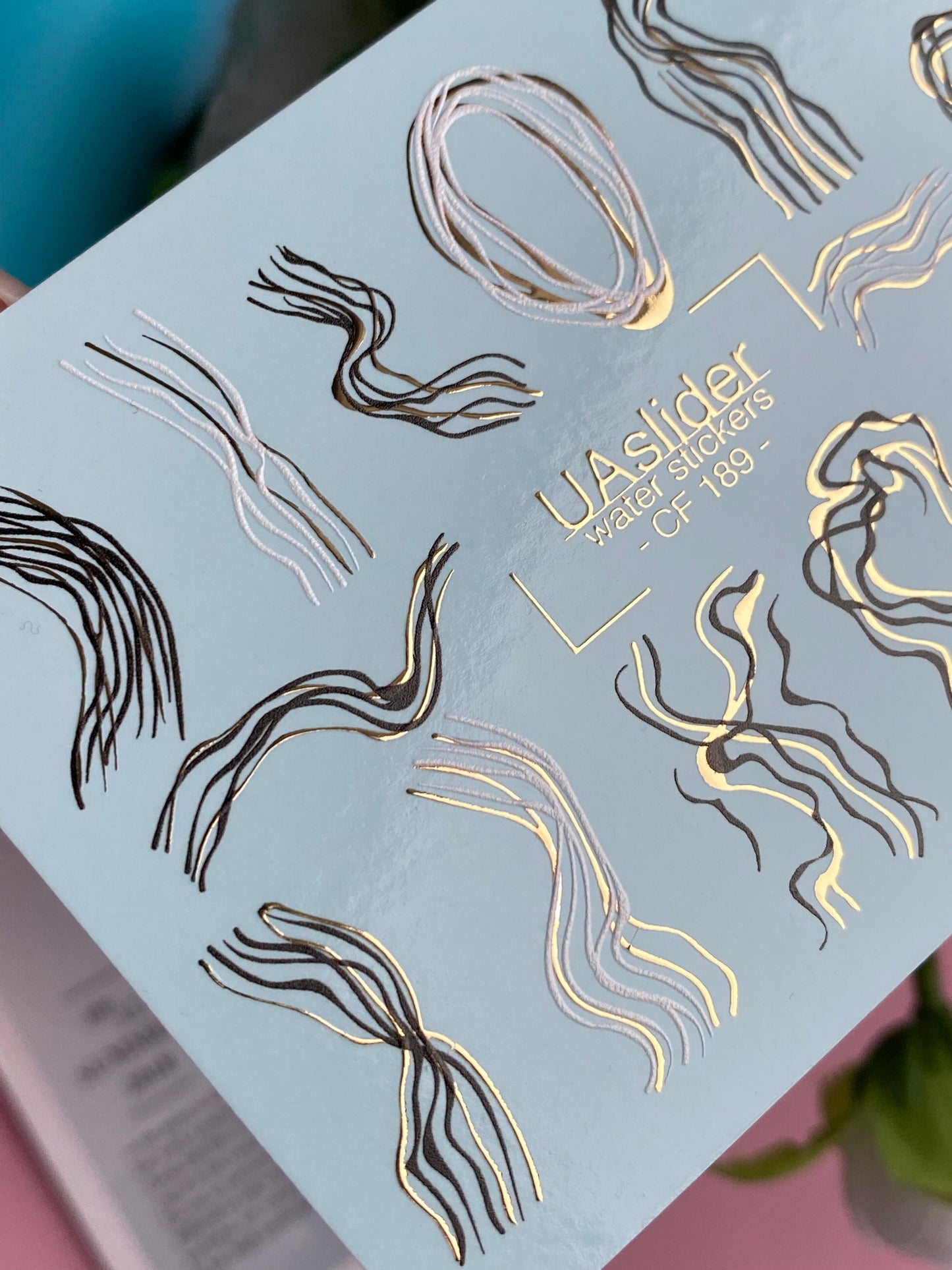 Nagel Wasserabziehbild CF-189 | Nagel Wasserabziehbilder | Abstrakte Linienkunst mit goldenen Akzenten