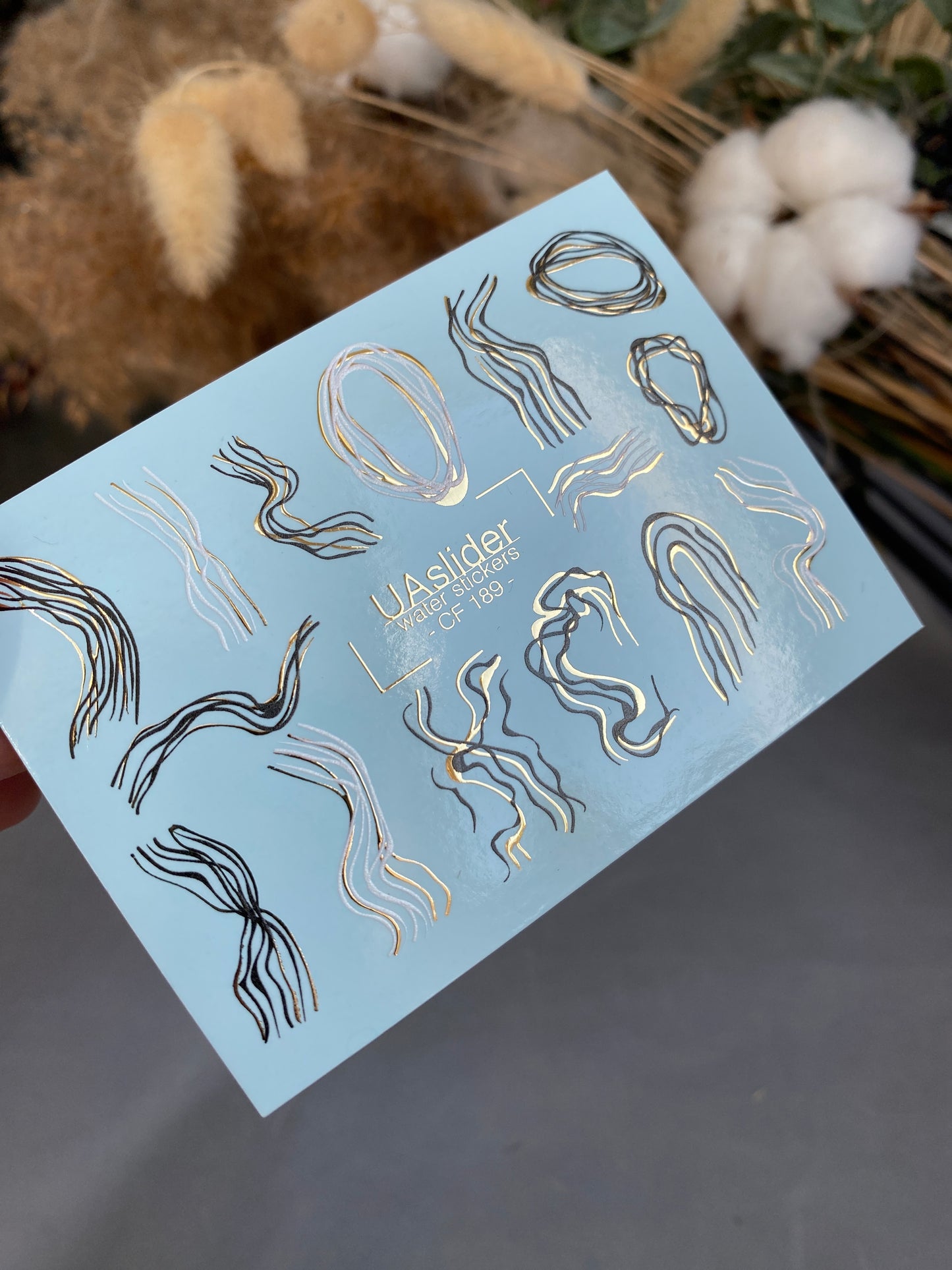 Nagel Wasserabziehbild CF-189 | Nagel Wasserabziehbilder | Abstrakte Linienkunst mit goldenen Akzenten