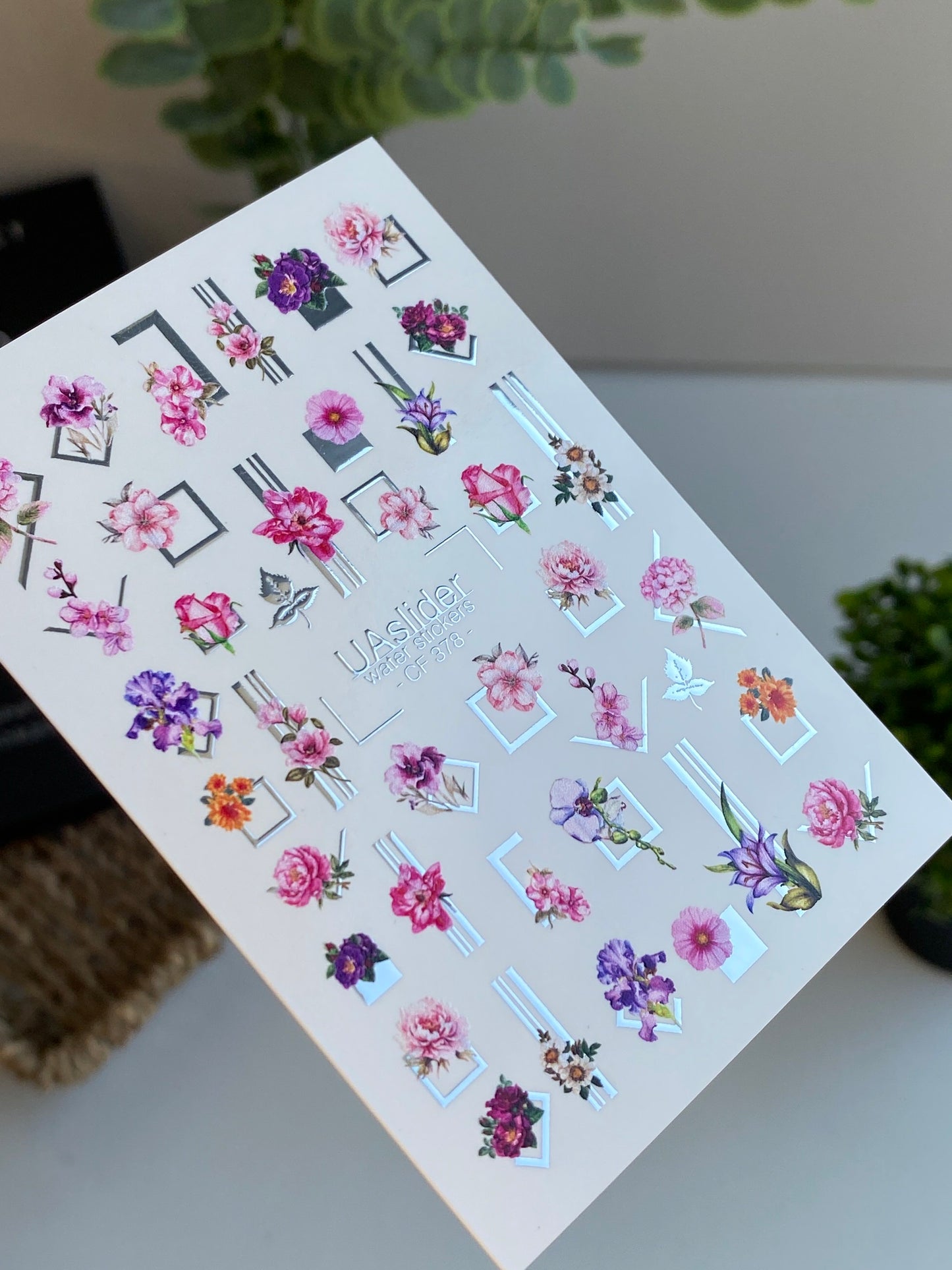 Décalcomanie d'eau pour ongles CF-378 | Décalcomanies d'eau florales pour ongles | Cadres géométriques et fleurs modernes