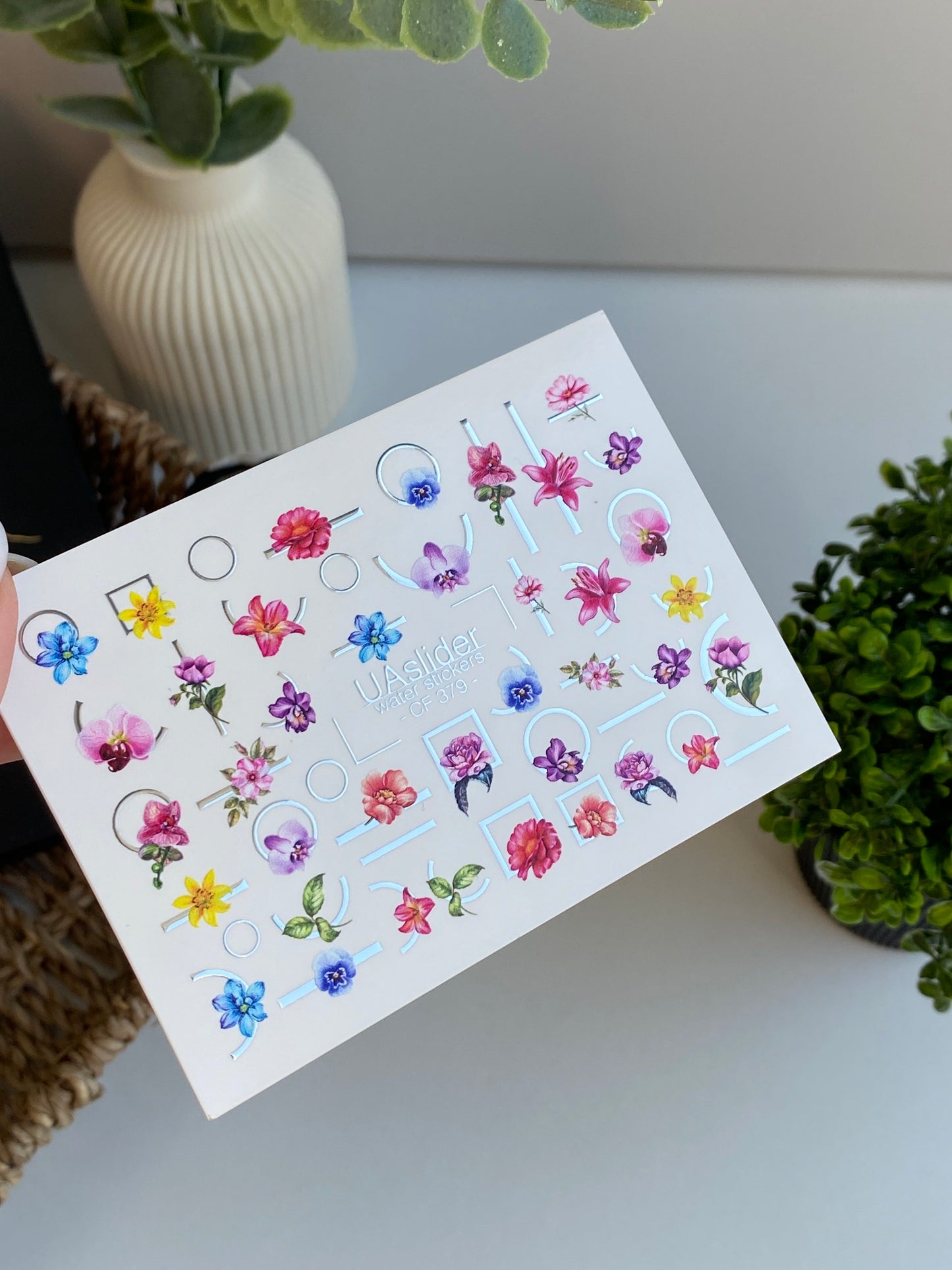 Nagel-Wasserabziehbild CF-379 | Bunte florale Wasser-Schiebefolien für Nägel | Orchideen mit geometrischen Akzenten