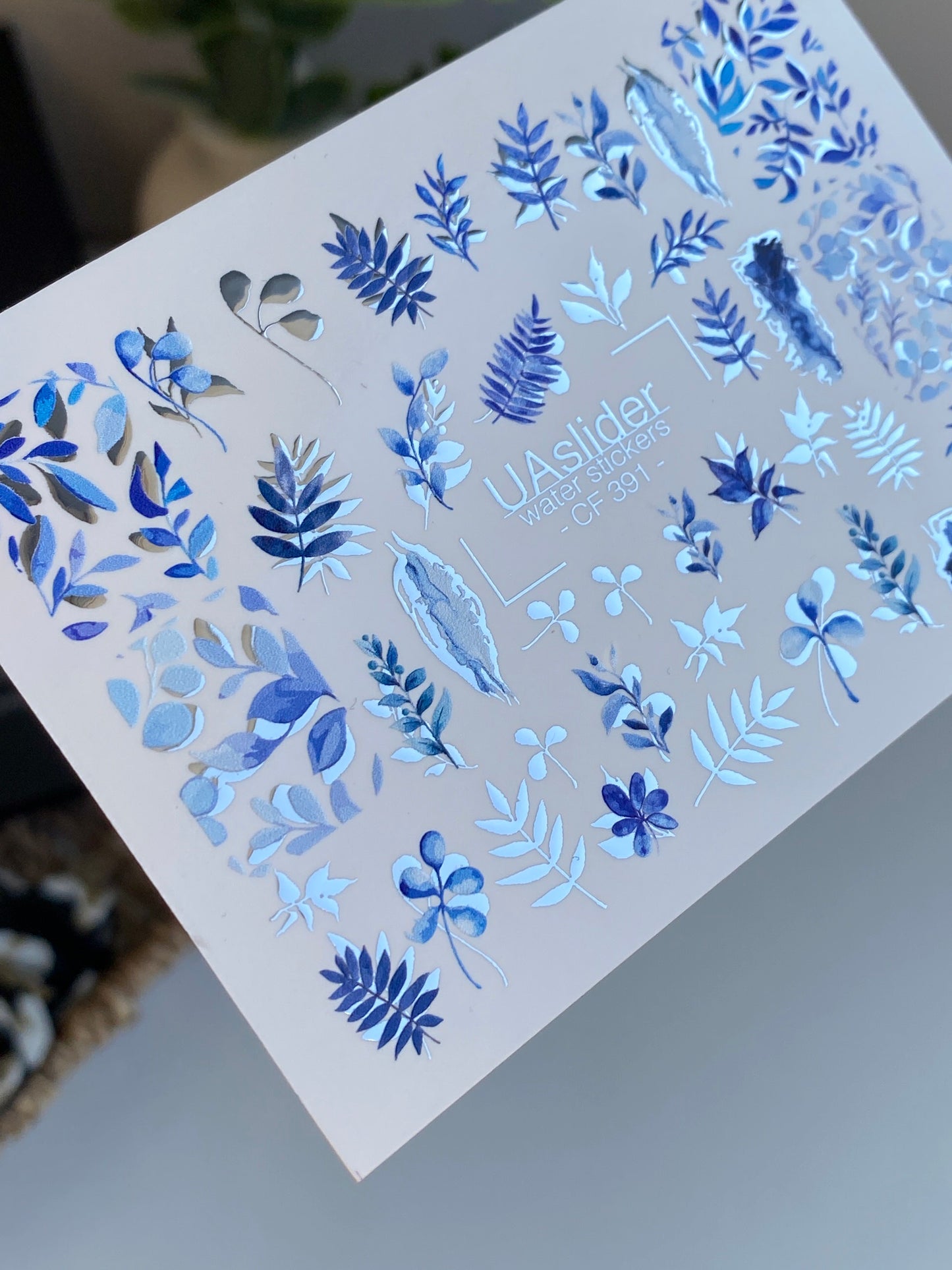 Décalcomanie d'ongles CF-391 | Décalcomanies à glissière d'eau feuille bleue pour ongles | Branches botaniques et design minimaliste