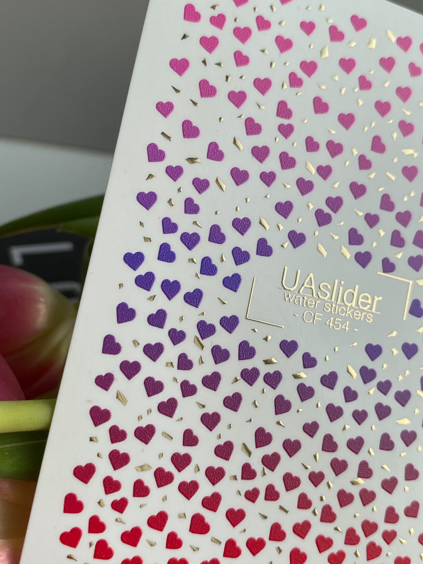 Adesivo de Água para Unhas CF-454 | Adesivos de Unhas com Deslizamento de Água Coração | Gradiente Vermelho, Rosa e Roxo com Dourado