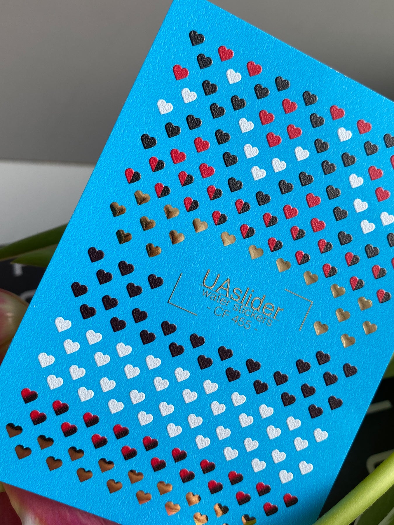 Calcomanía de agua para uñas CF-455 | Calcomanías de agua deslizantes para uñas con corazones | Corazones mini rojos, negros, blancos y dorados