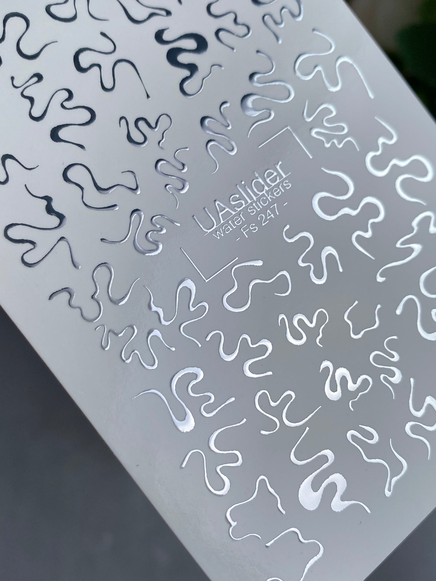 Adesivo per unghie Fs-247 | Adesivi per unghie a scivolamento d'acqua astratti | Linee ondulate in foglia d'argento