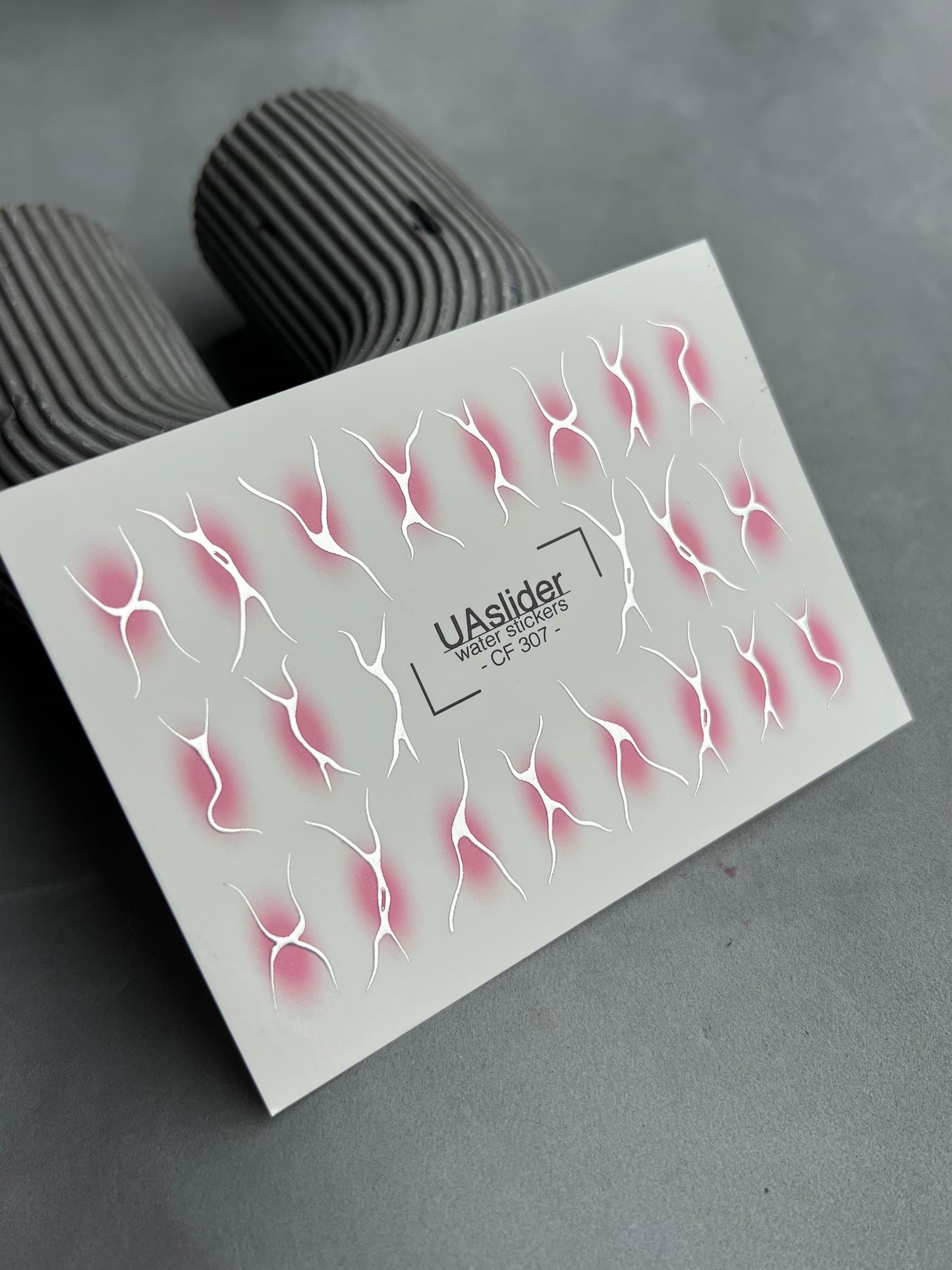 Décalcomanie d'ongles CF-307 | Décalcomanies d'ongles à glissière d'eau argent abstrait | Lignes minimales avec ombres roses