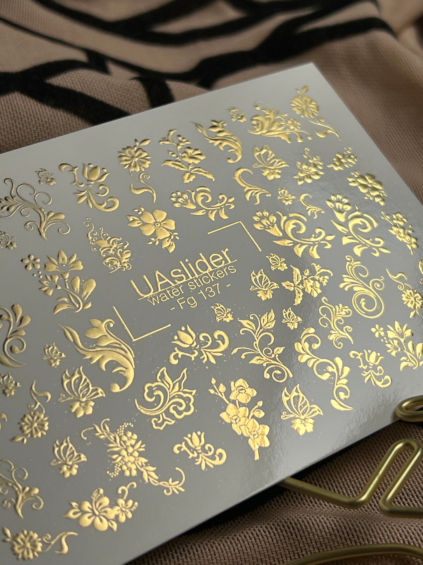 Adesivo de Água para Unhas Fg-137 | Adesivos Deslizantes para Unhas com Ornamentos Florais Dourados | Arte de Unhas Elegante