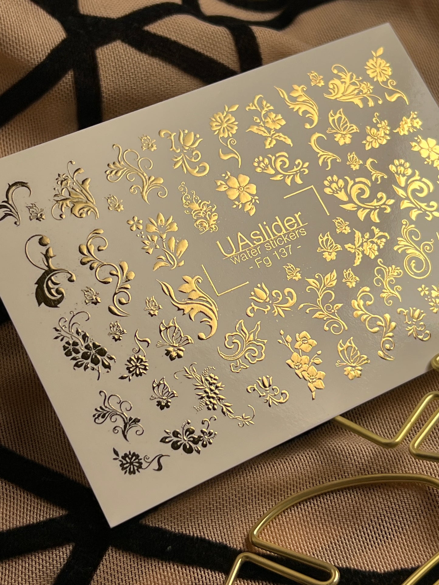 Adesivo de Água para Unhas Fg-137 | Adesivos Deslizantes para Unhas com Ornamentos Florais Dourados | Arte de Unhas Elegante