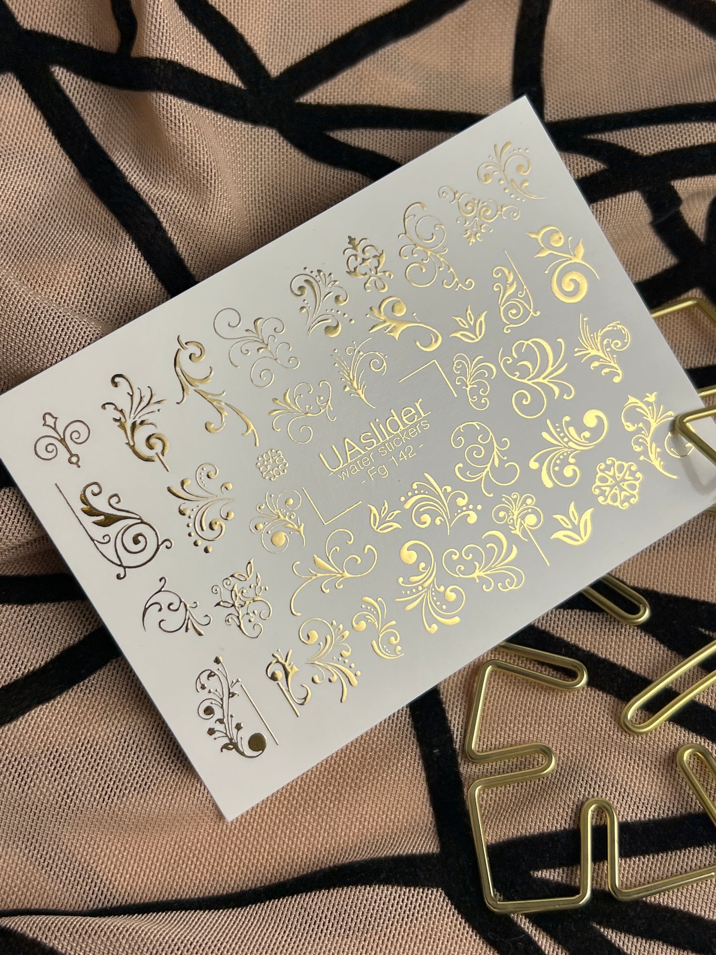 Nagel Wasserabziehbild Fg-142 | Wasserabzieh-Nagelaufkleber mit goldenen Wirbeln und Ornamenten | Elegante Nagelkunst