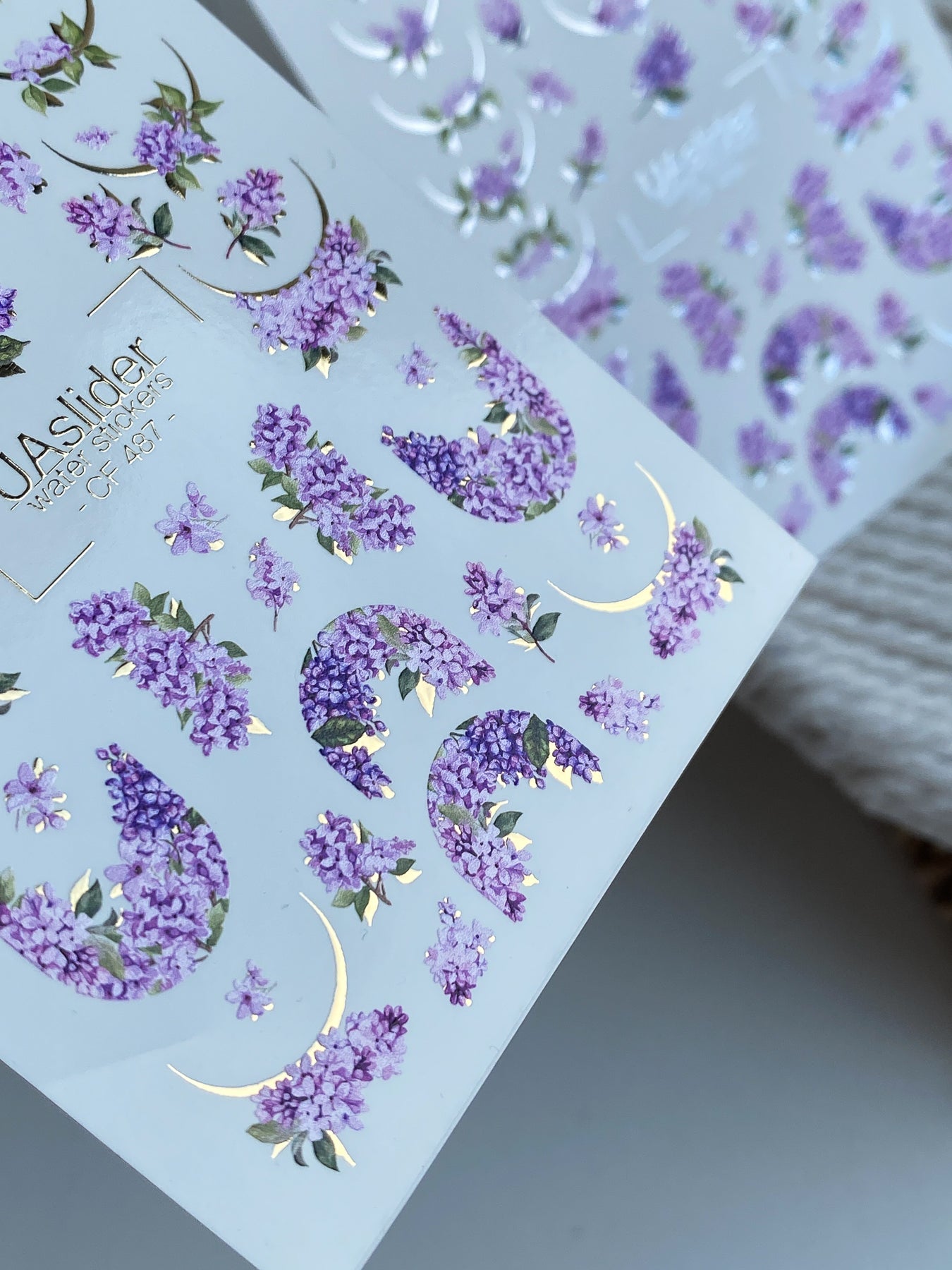 Décalcomanie d'eau pour ongles CF-487 | Décalcomanies d'eau pour ongles Fleur de Lilas avec accents dorés | Design floral