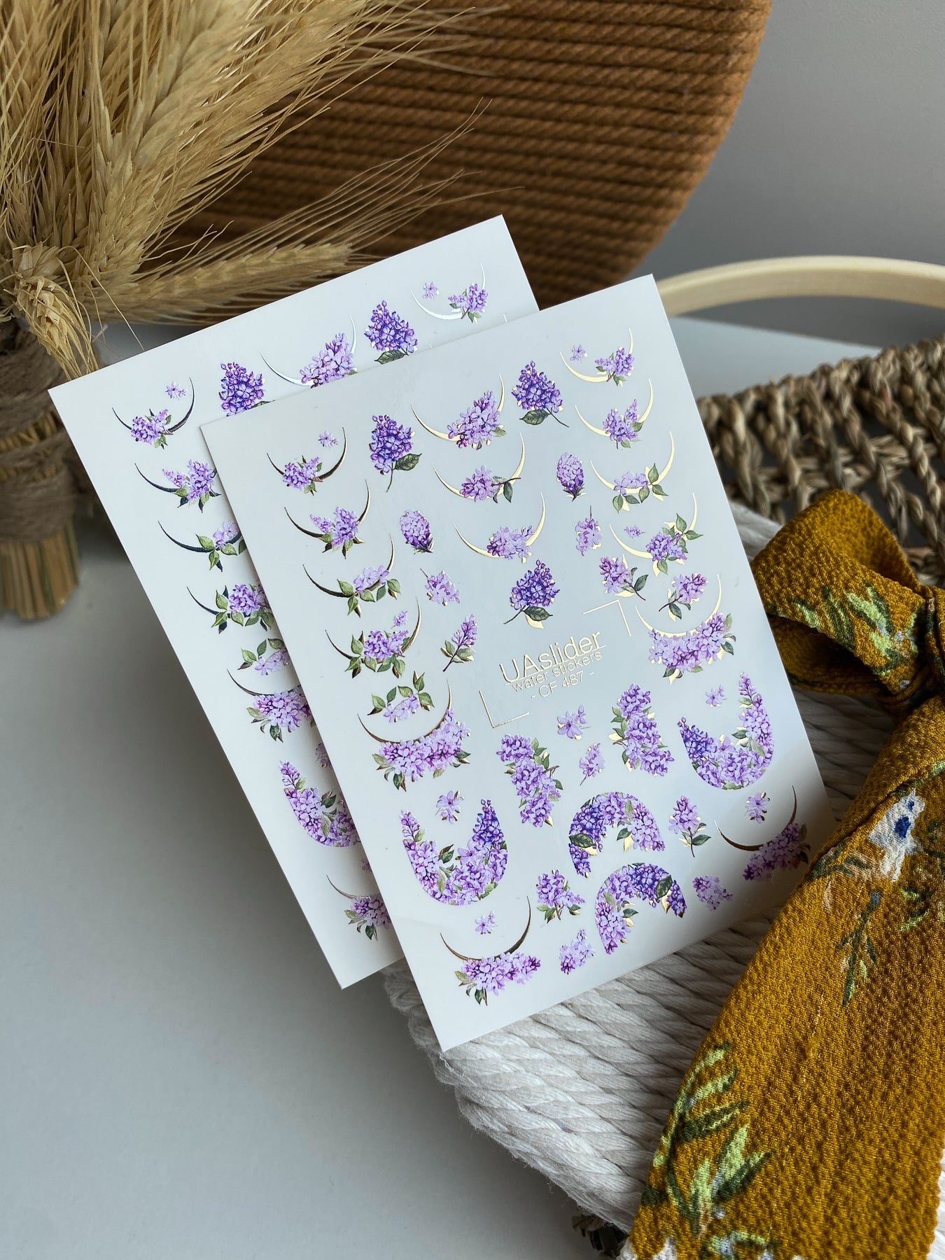 Décalcomanie d'eau pour ongles CF-487 | Décalcomanies d'eau pour ongles Fleur de Lilas avec accents dorés | Design floral