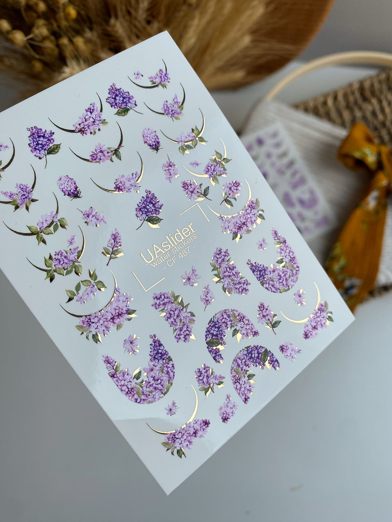 Décalcomanie d'eau pour ongles CF-487 | Décalcomanies d'eau pour ongles Fleur de Lilas avec accents dorés | Design floral