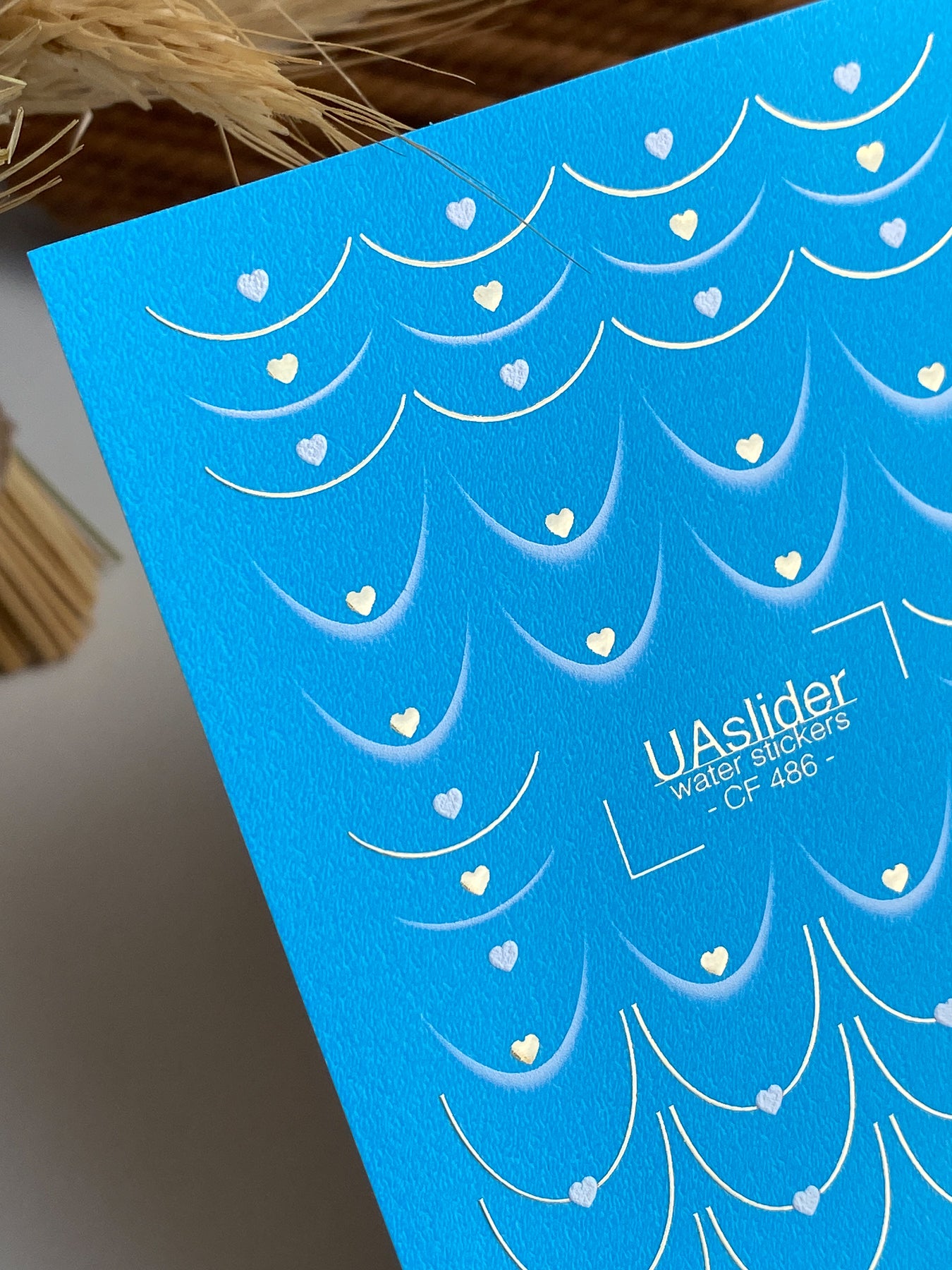 Adesivo de Água para Unhas CF-486 | Adesivos de Água para Unhas Francesas Azuis com Corações Dourados | Design Romântico