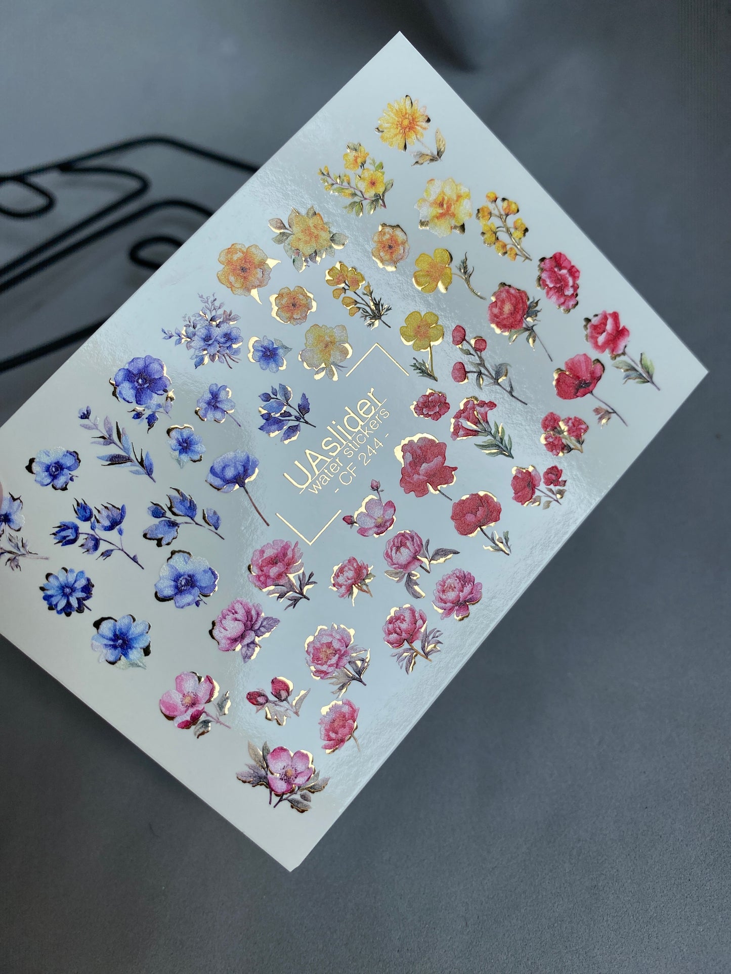Nagel Wasserabziehbild CF-244 | Bunte Florale Wasserfolien Nagelabziehbilder | Rote, Blaue & Gelbe Blumen mit Gold