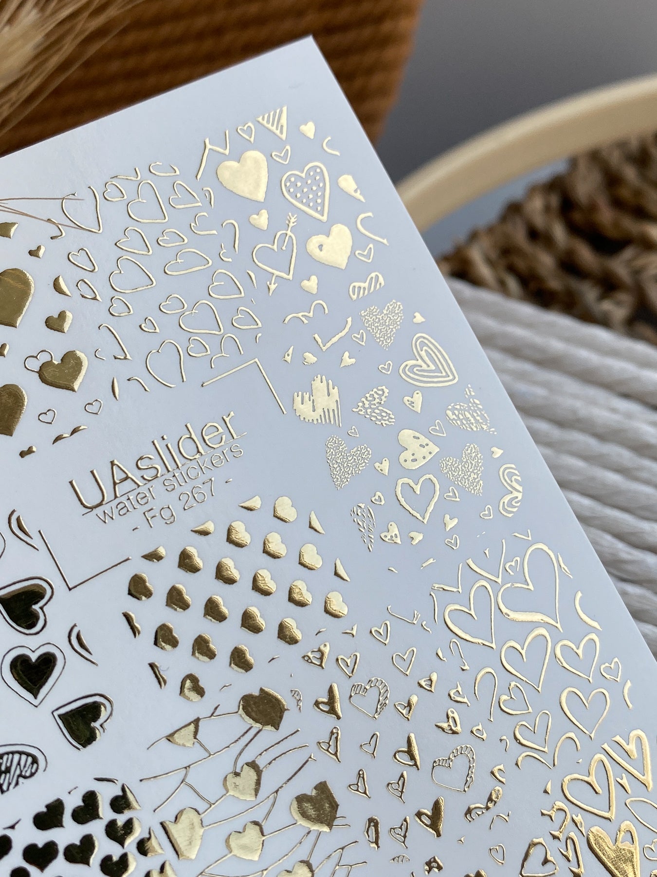 Calcomanía de agua para uñas Fg-267 | Calcomanías deslizantes para uñas | Patrón de corazones en pan de oro