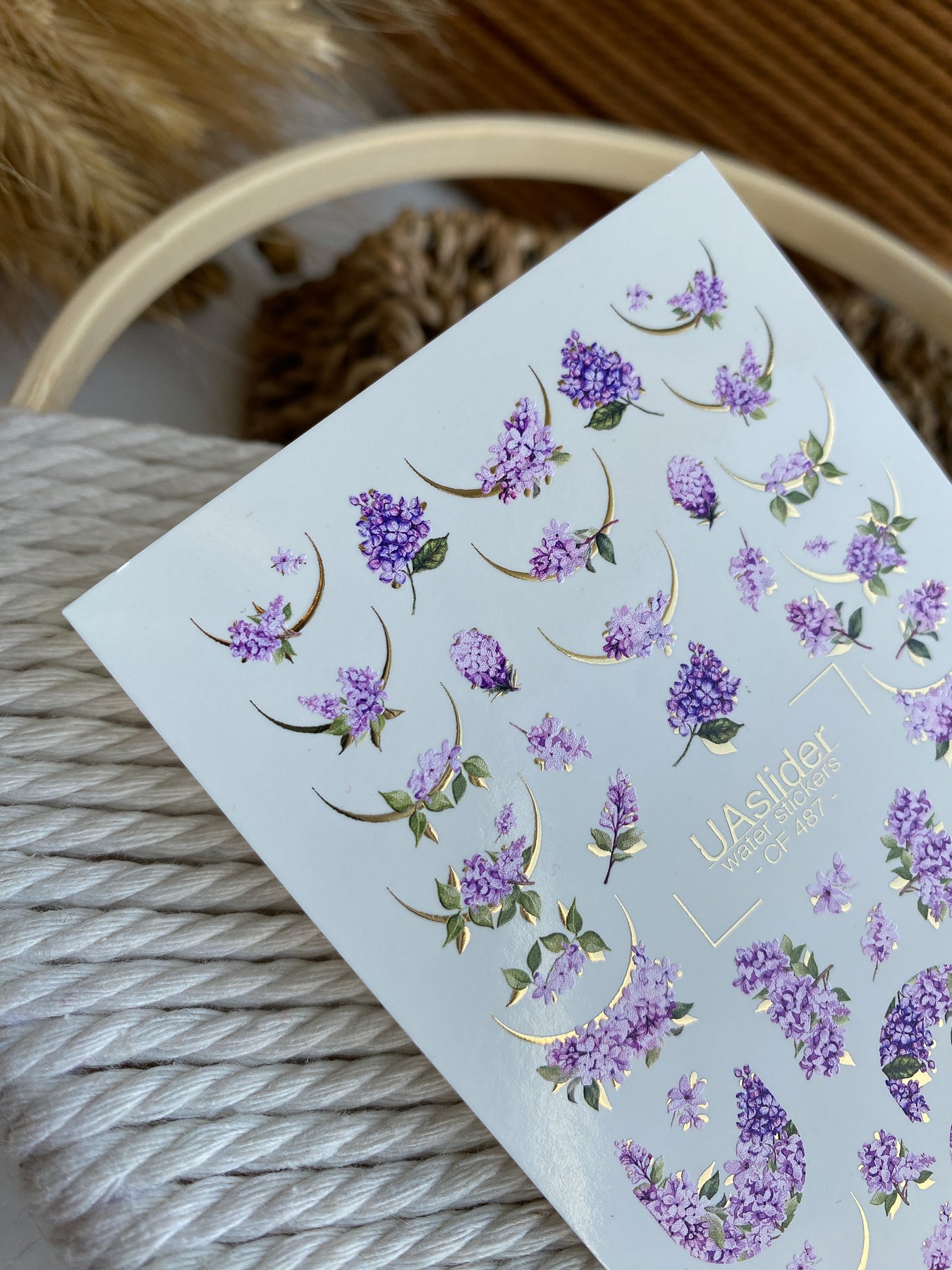 Décalcomanie d'eau pour ongles CF-487 | Décalcomanies d'eau pour ongles Fleur de Lilas avec accents dorés | Design floral