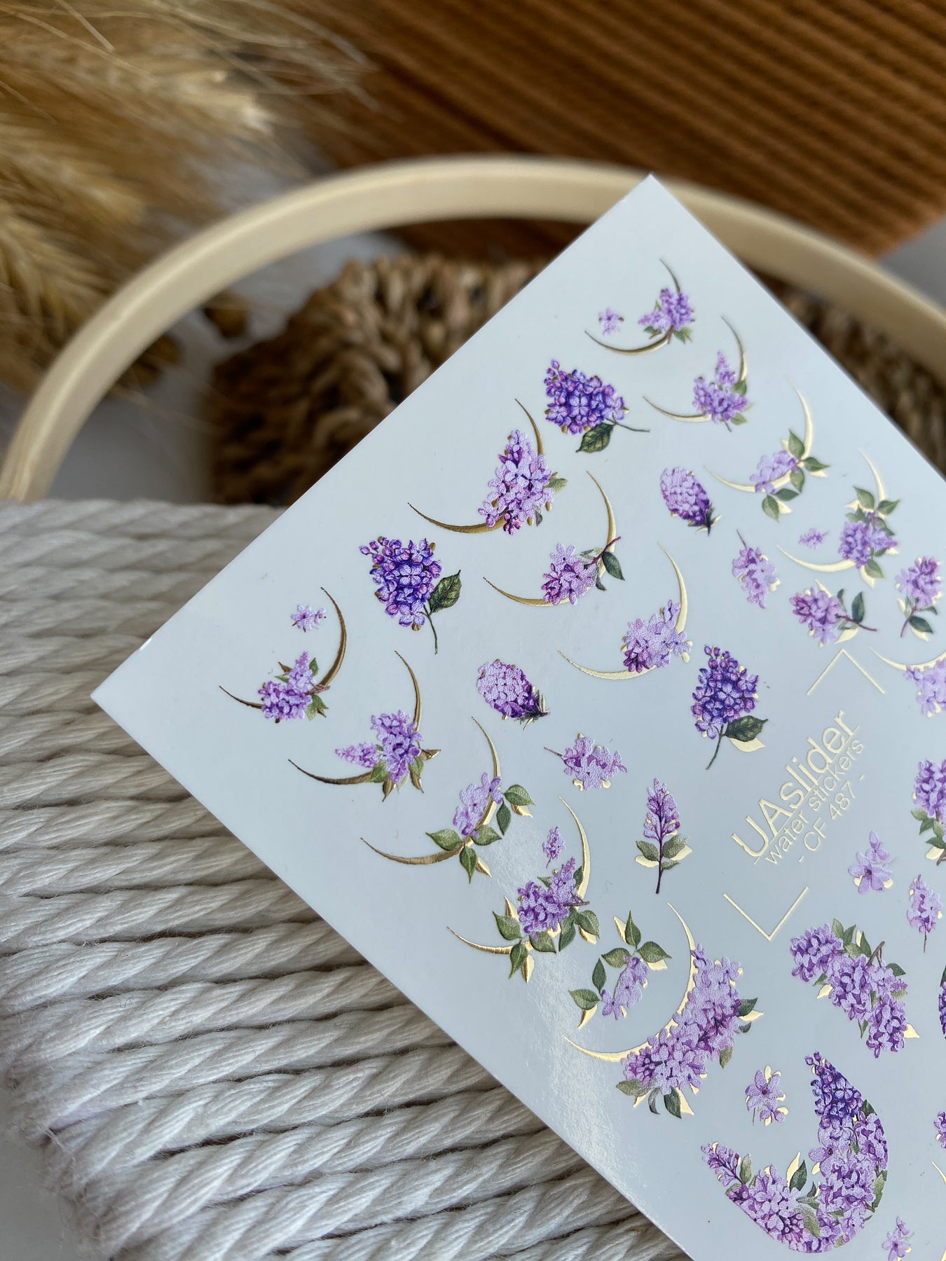 Décalcomanie d'eau pour ongles CF-487 | Décalcomanies d'eau pour ongles Fleur de Lilas avec accents dorés | Design floral