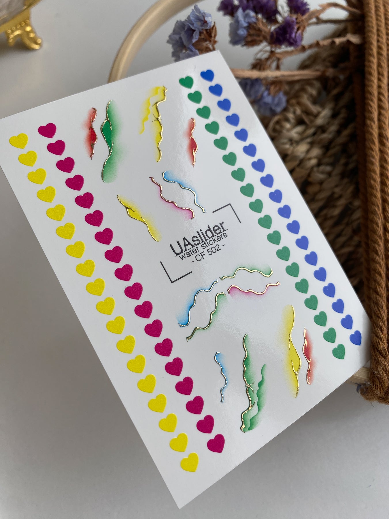Décalcomanie d'ongles CF-502 | Décalcomanies à glisser sur l'eau pour ongles avec cœurs arc-en-ciel et lignes abstraites | Art d'ongles coloré