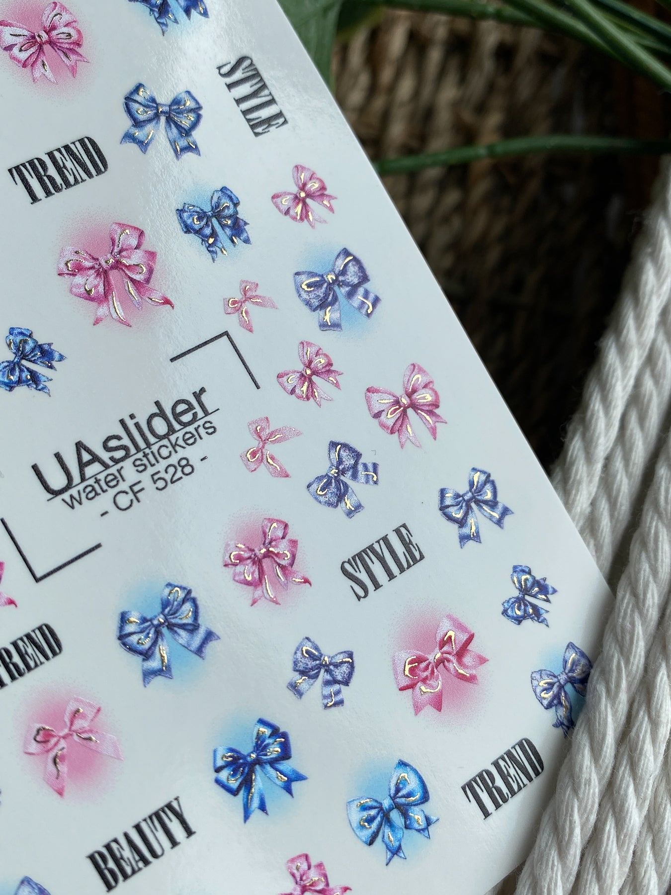 Nálepka na nehty CF-528 | Vodní nálepky na nehty s růžovými a modrými mašlemi | Trendy nehtový design