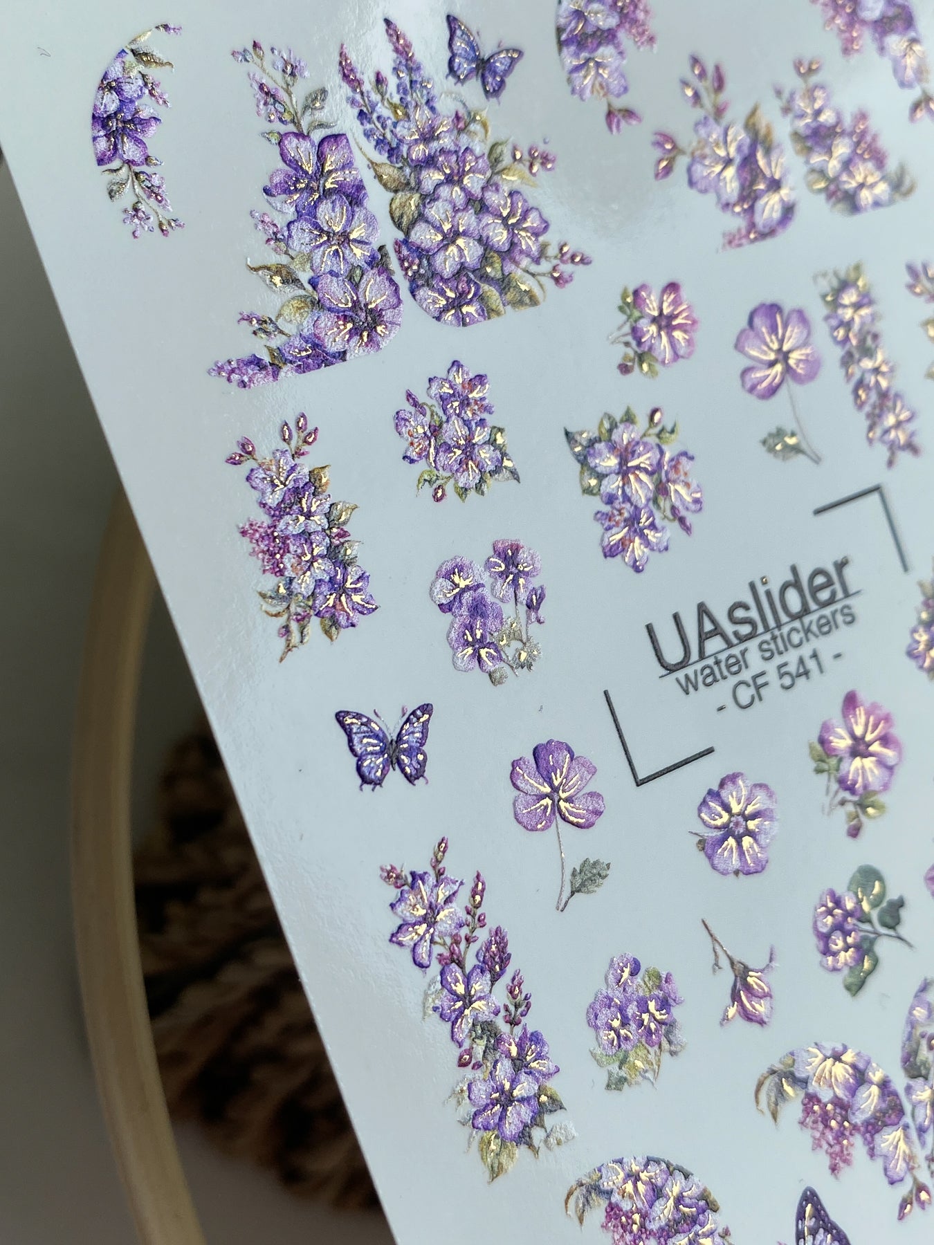 Nagel Wasserabziehbild CF-541 | Wasserabzieh-Nagelbilder mit lila Blumen & Schmetterlingen | Elegante florale Nagelkunst