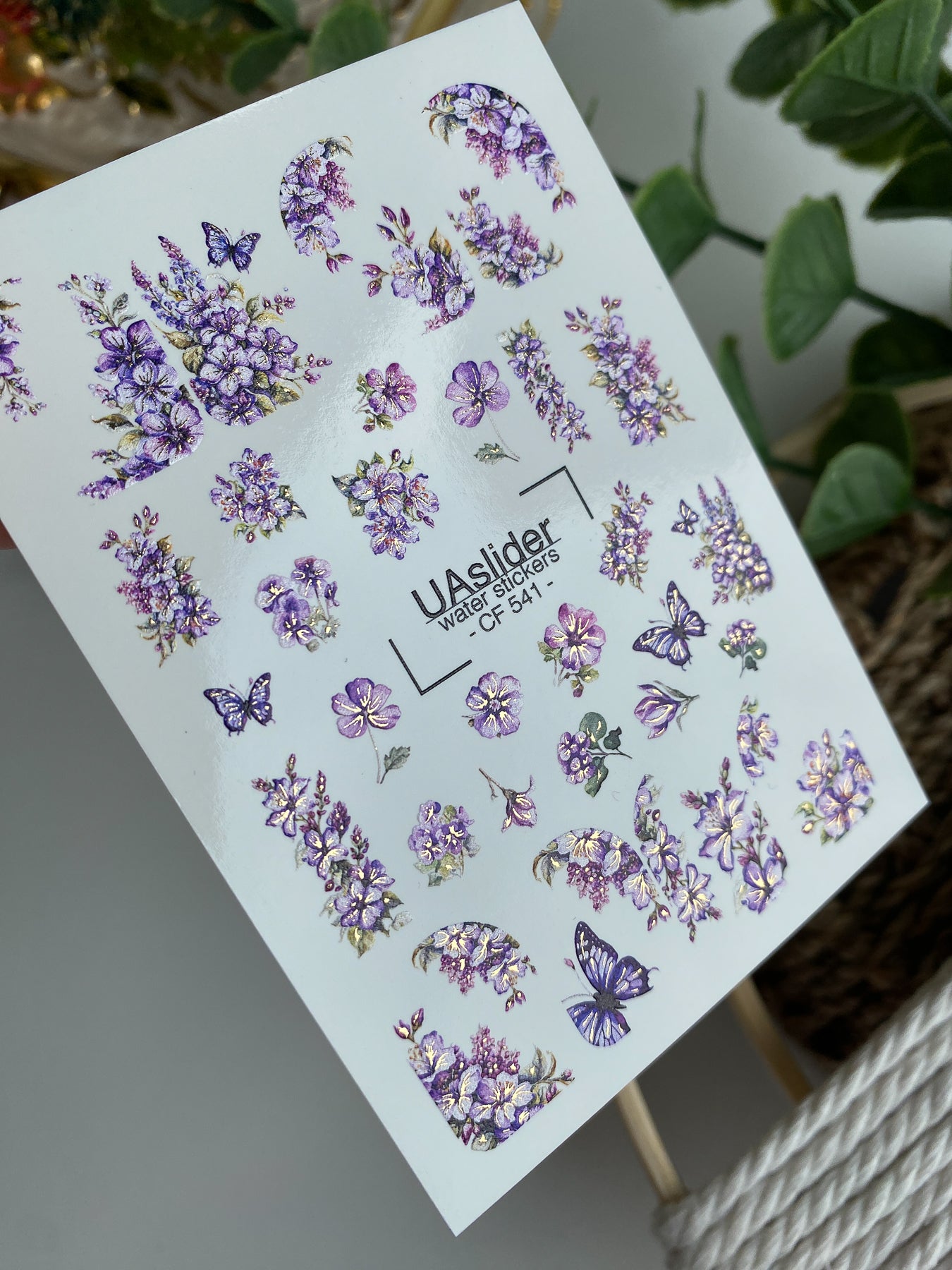 Nagel Wasserabziehbild CF-541 | Wasserabzieh-Nagelbilder mit lila Blumen & Schmetterlingen | Elegante florale Nagelkunst