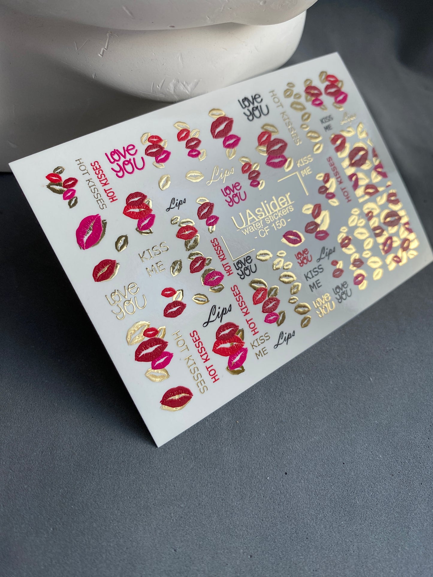 Adesivo para Unhas CF-150 | Adesivos Deslizantes para Unhas Kiss Print | Lábios Vermelhos, Frases de Amor e Folha Dourada