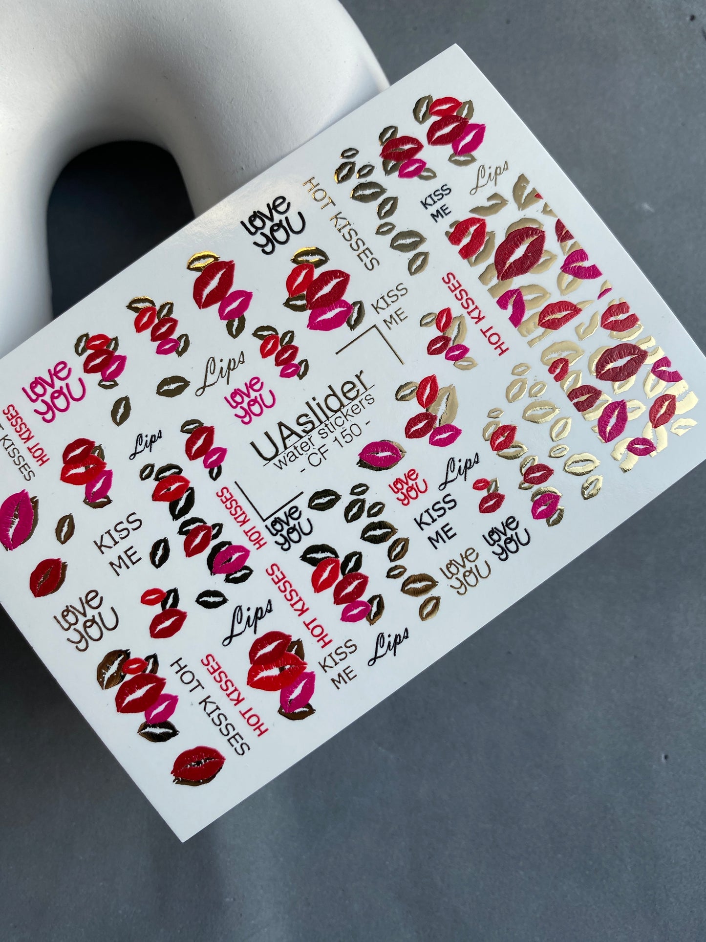 Adesivo para Unhas CF-150 | Adesivos Deslizantes para Unhas Kiss Print | Lábios Vermelhos, Frases de Amor e Folha Dourada