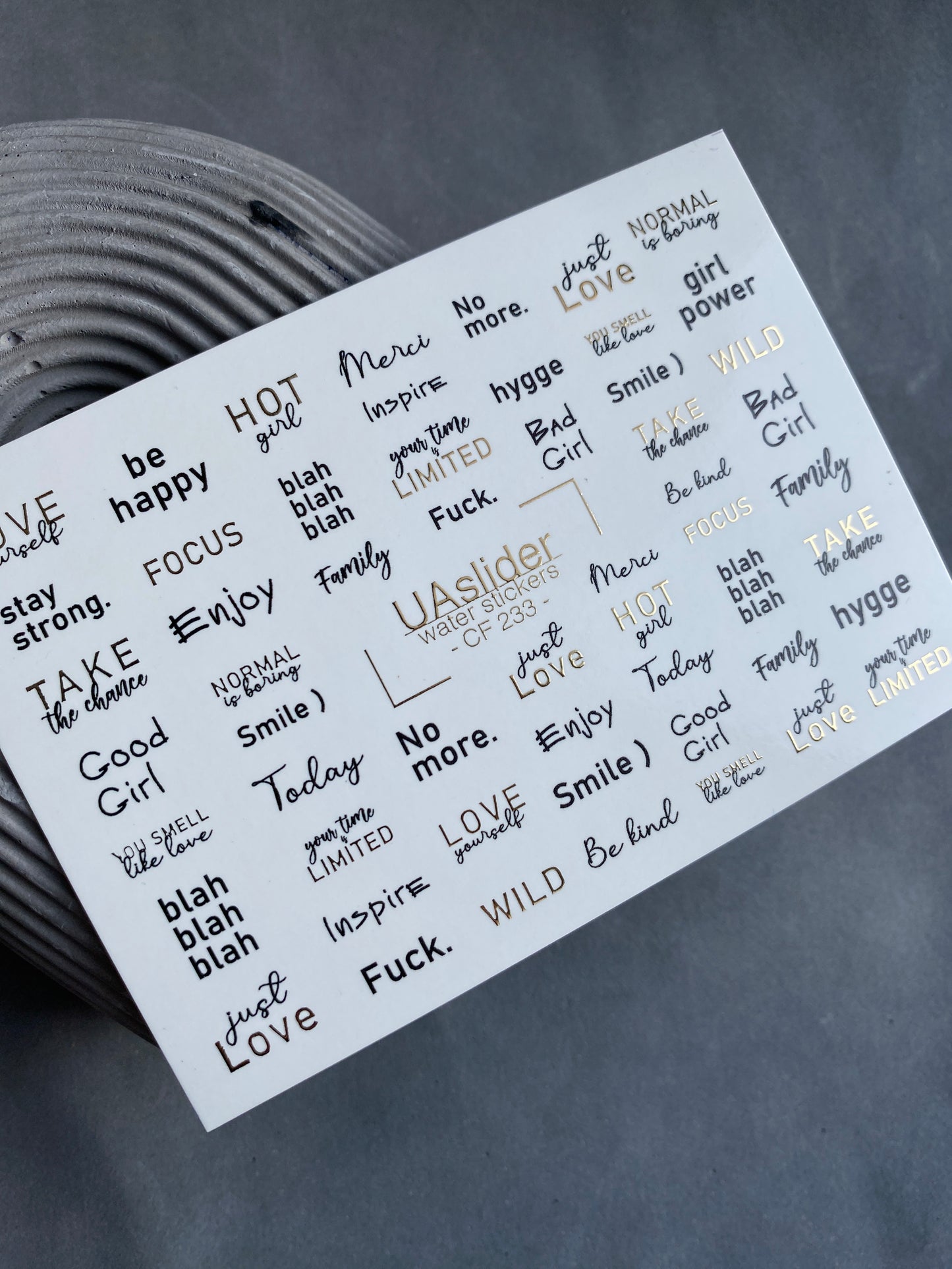 Nagel Wasserabziehbild CF-233 | Minimalistische Schrift Wasserabzieh-Nagelbilder | Moderne Zitate & Goldene Details