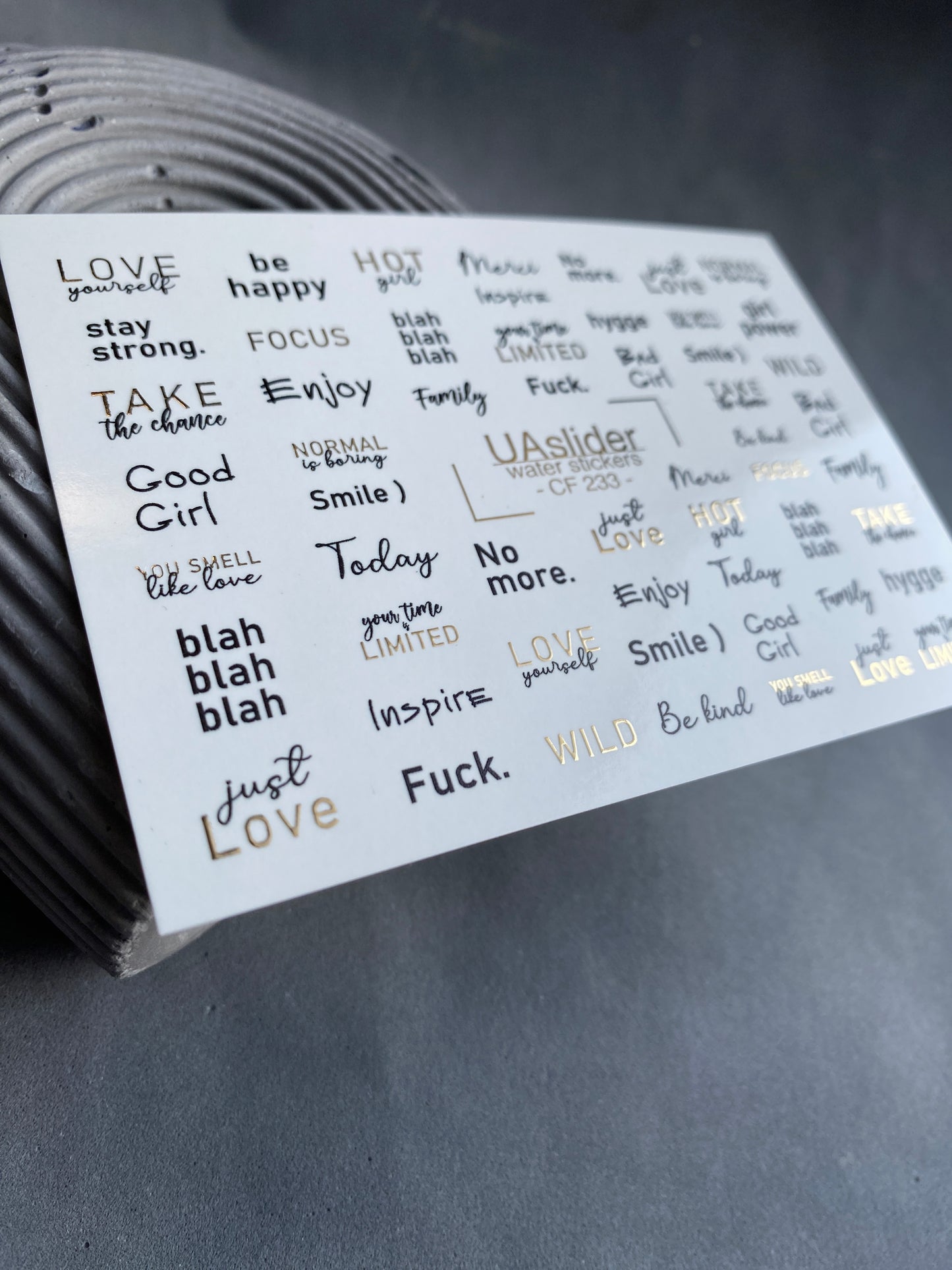 Nagel Wasserabziehbild CF-233 | Minimalistische Schrift Wasserabzieh-Nagelbilder | Moderne Zitate & Goldene Details