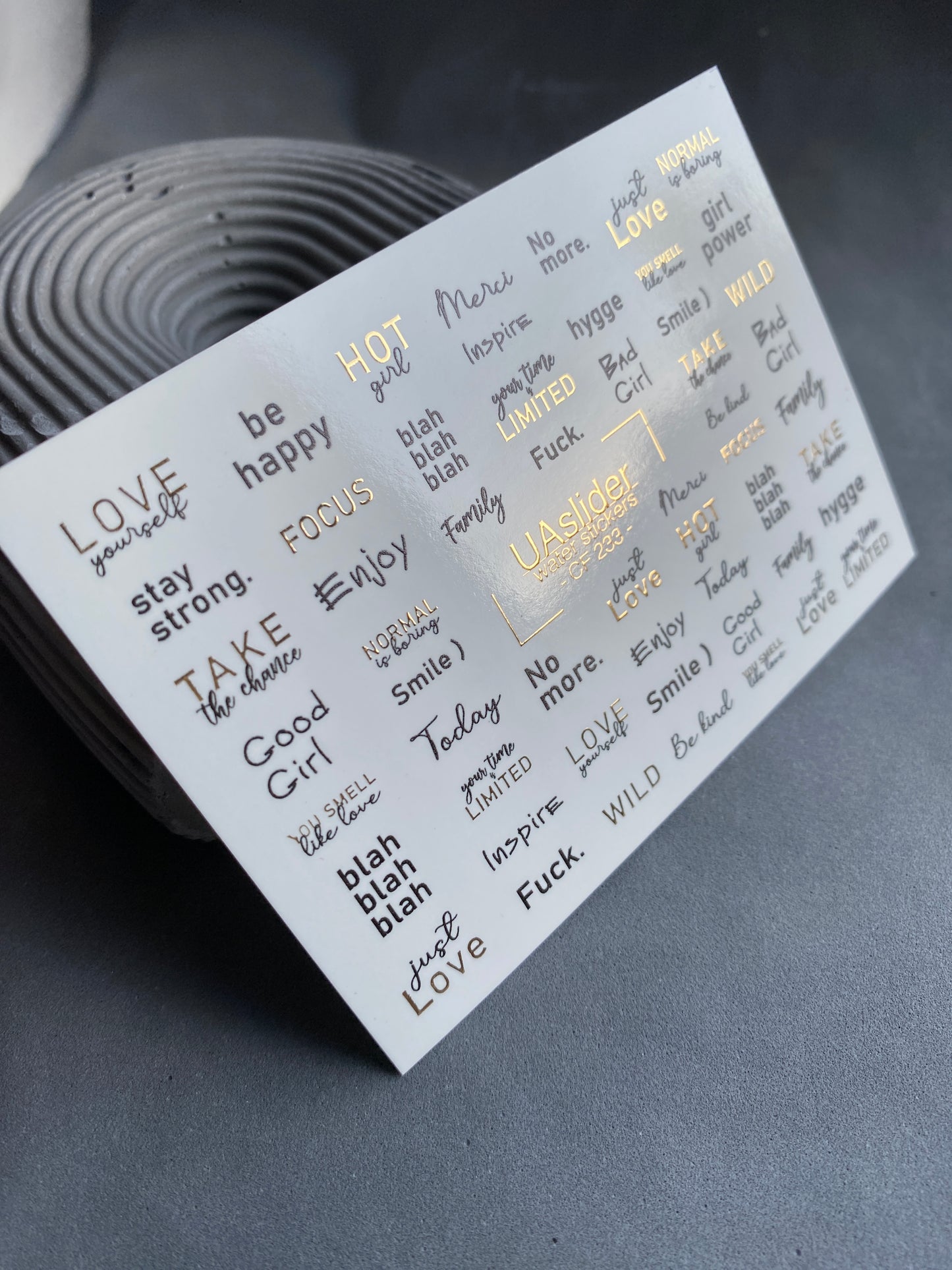Nagel Wasserabziehbild CF-233 | Minimalistische Schrift Wasserabzieh-Nagelbilder | Moderne Zitate & Goldene Details