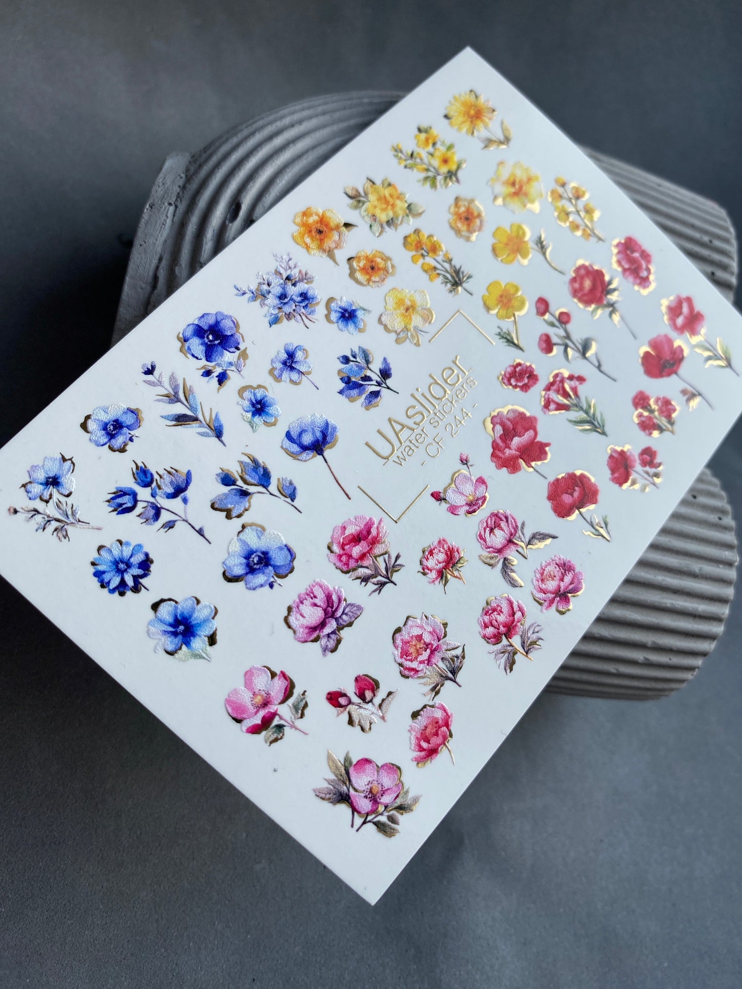 Nagel Wasserabziehbild CF-244 | Bunte Florale Wasserfolien Nagelabziehbilder | Rote, Blaue & Gelbe Blumen mit Gold