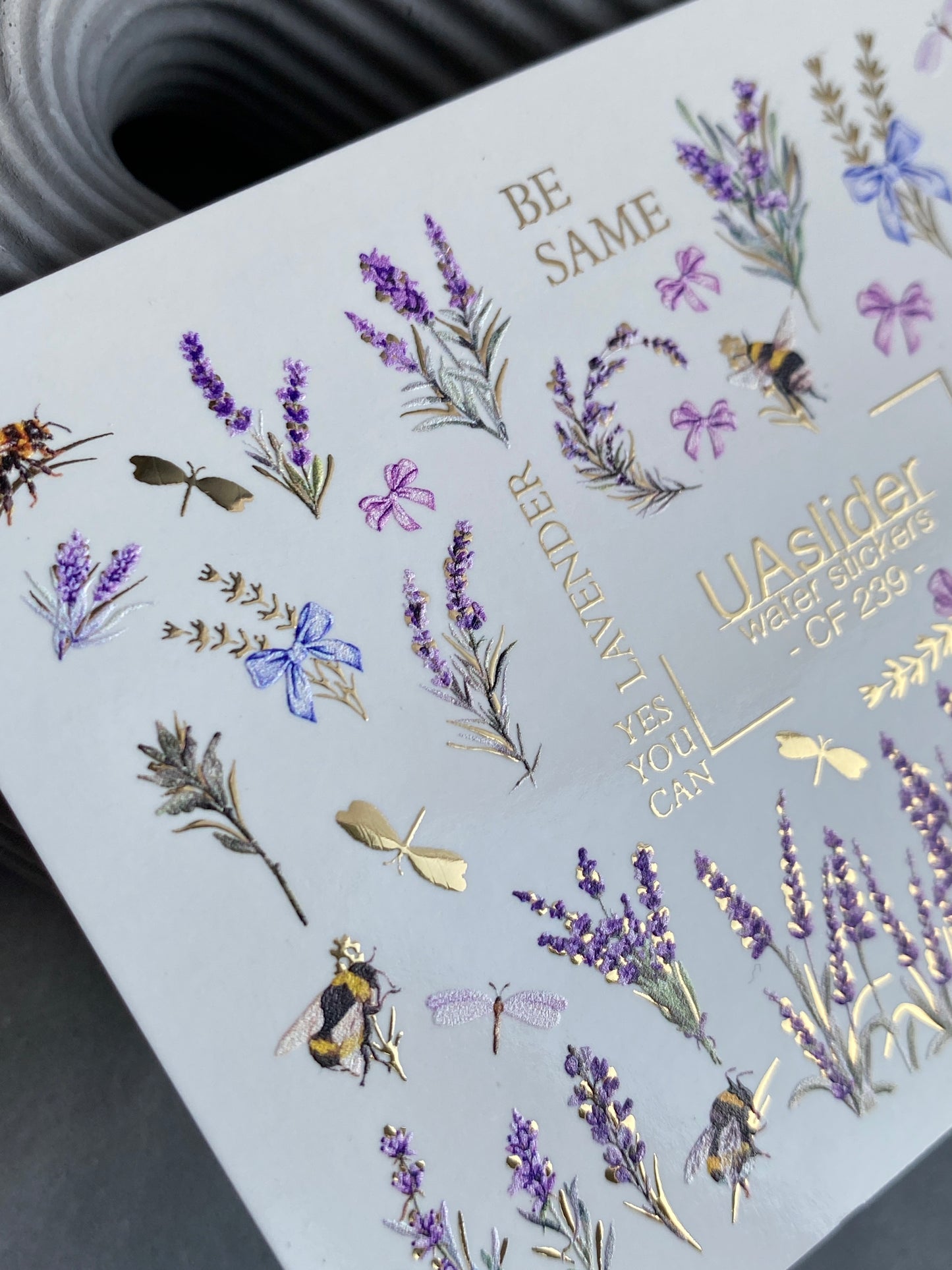 Nagel Wasserabziehbild CF-239 | Lavendel Wasser-Schiebefolie Nagelabziehbilder | Blumenmuster mit Bienen & Gold Details