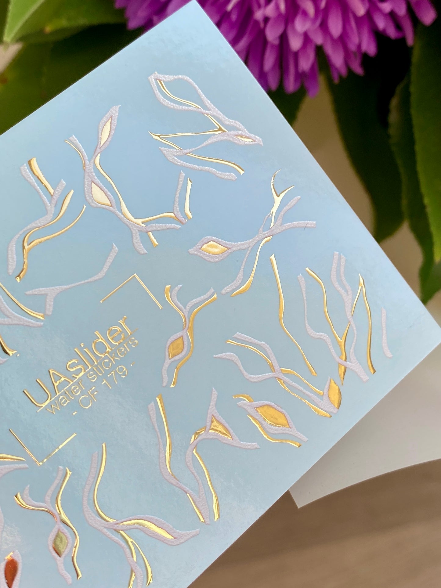 Nagel Wasserabziehbild CF-179 | Abstrakte Linien Nagel Wasserabziehbilder | Welliges Weiß & Gold Minimalistisches Design