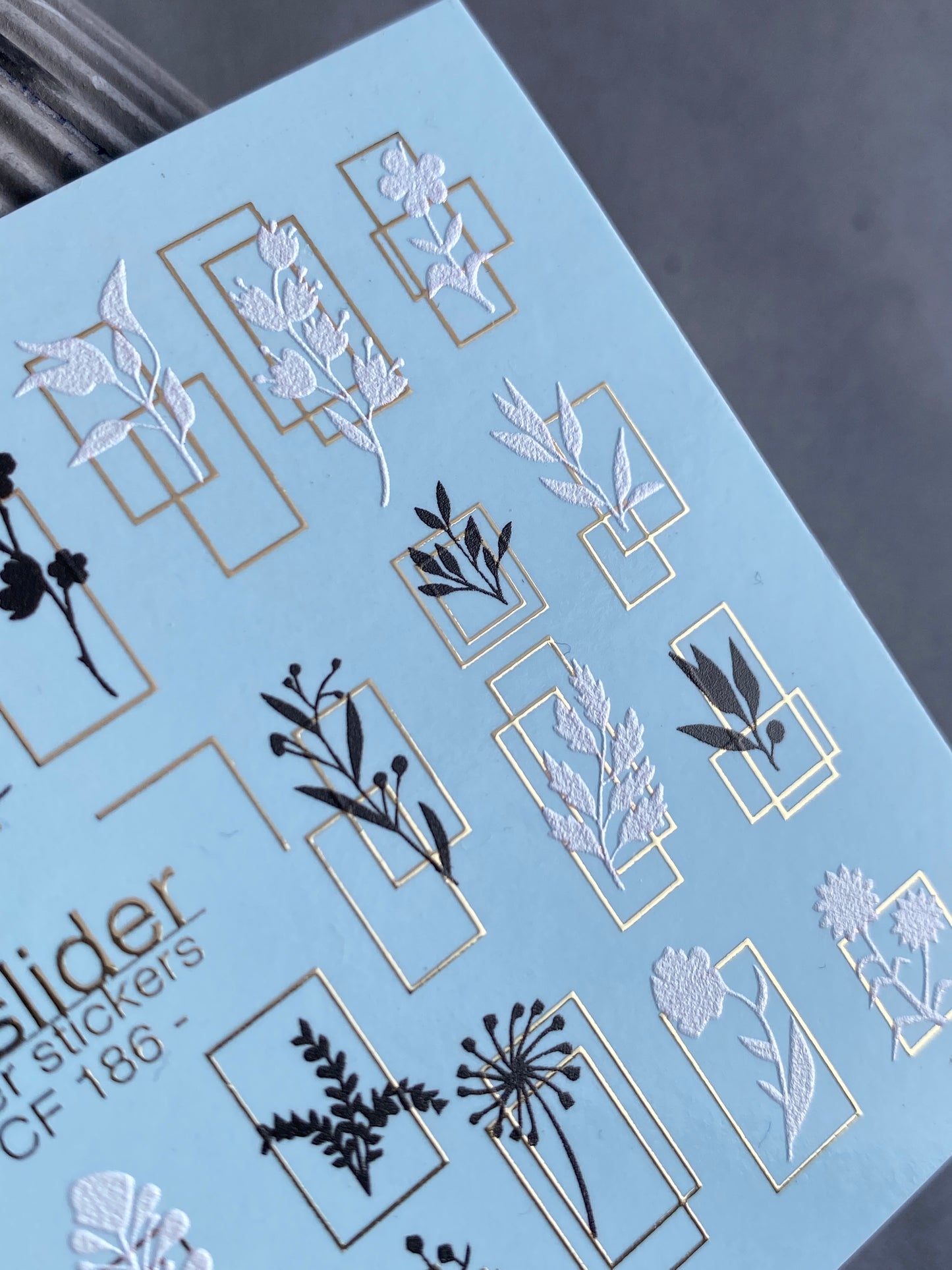 Nagel-Wasser-Transfer CF-186 | Nagel-Wasser-Transfers | Minimalistische botanische Silhouetten mit goldenen Rahmen