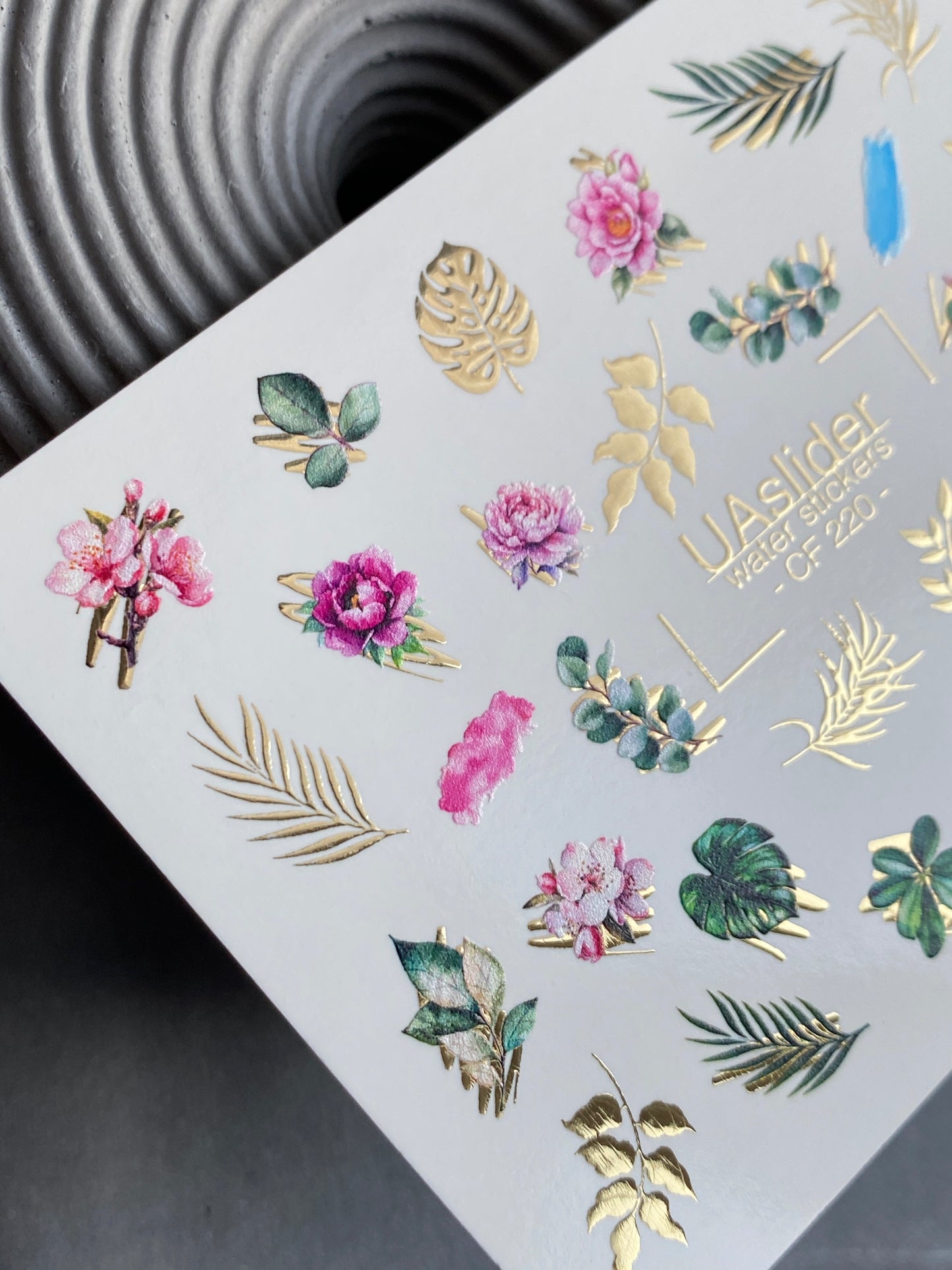 Nagel Wasserabziehbild CF-220 | Florale Wasser-Schiebefolien Nagelabziehbilder | Rosen, Blätter & Goldfolie