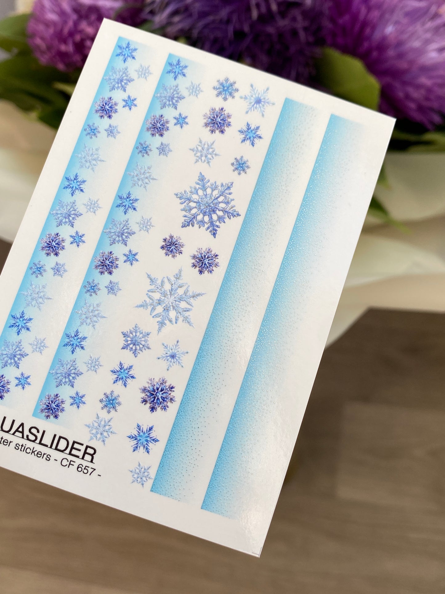 Nagel Wasserabziehbild CF-657 | Wasserfolien Nagelabziehbilder mit blauen Schneeflocken | Winter Farbverlauf Streifen