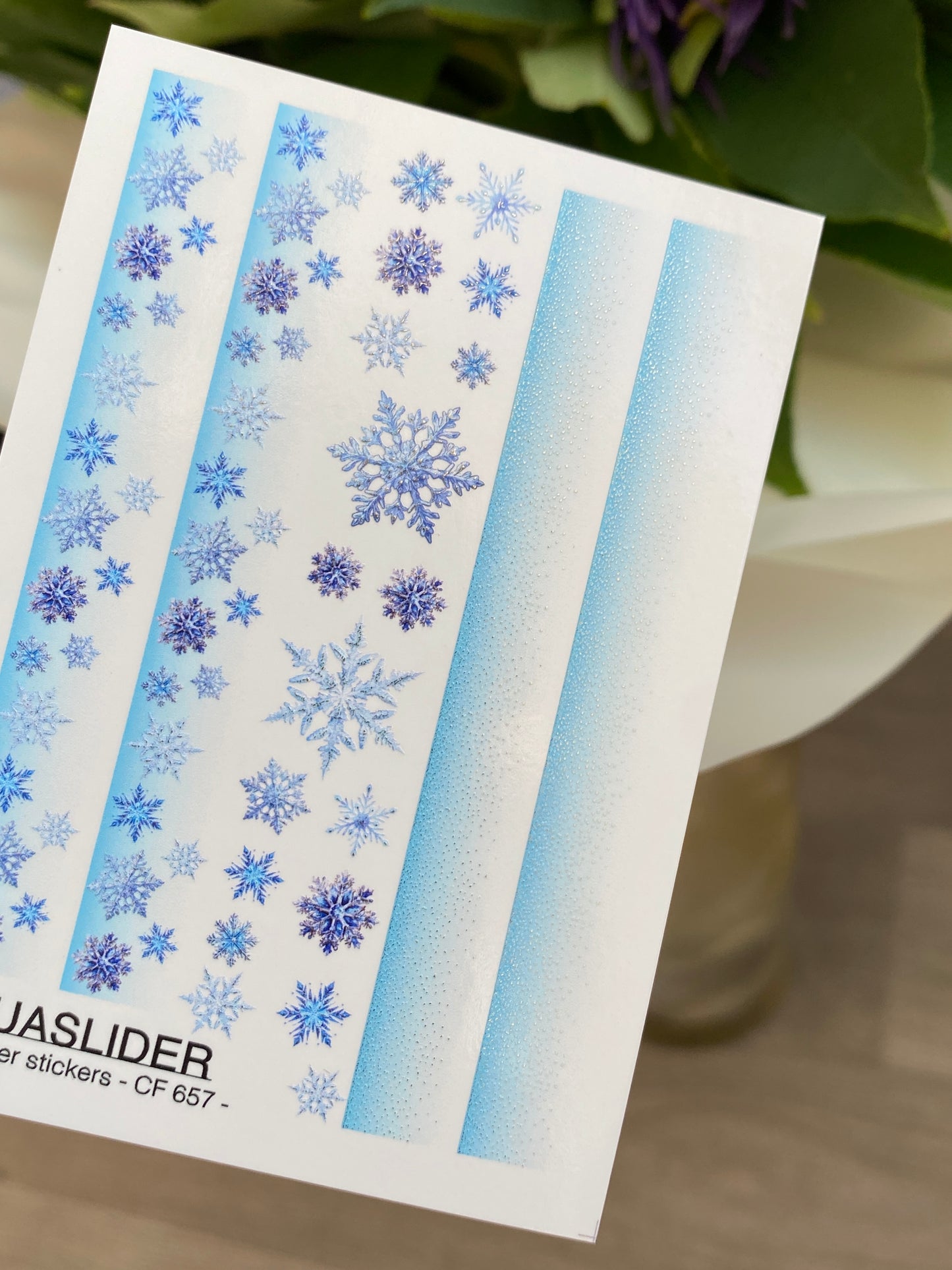 Nagel Wasserabziehbild CF-657 | Wasserfolien Nagelabziehbilder mit blauen Schneeflocken | Winter Farbverlauf Streifen