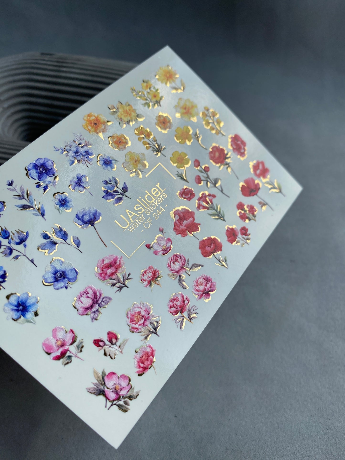 Nagel Wasserabziehbild CF-244 | Bunte Florale Wasserfolien Nagelabziehbilder | Rote, Blaue & Gelbe Blumen mit Gold