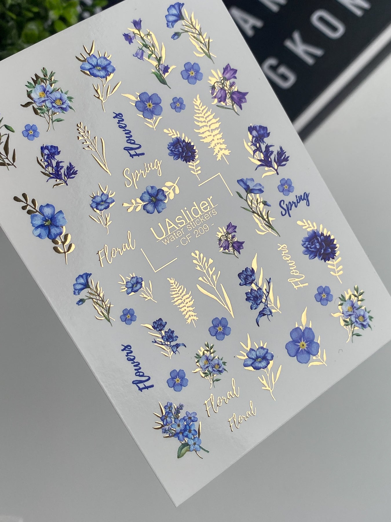 Nagel-Wasserabziehbild CF-209 | Nagel-Wasserabziehbilder | Blaue Wildblumen mit goldenen Folienakzenten