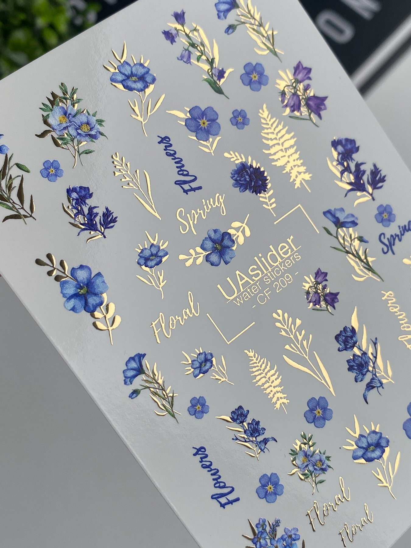 Nagel-Wasserabziehbild CF-209 | Nagel-Wasserabziehbilder | Blaue Wildblumen mit goldenen Folienakzenten