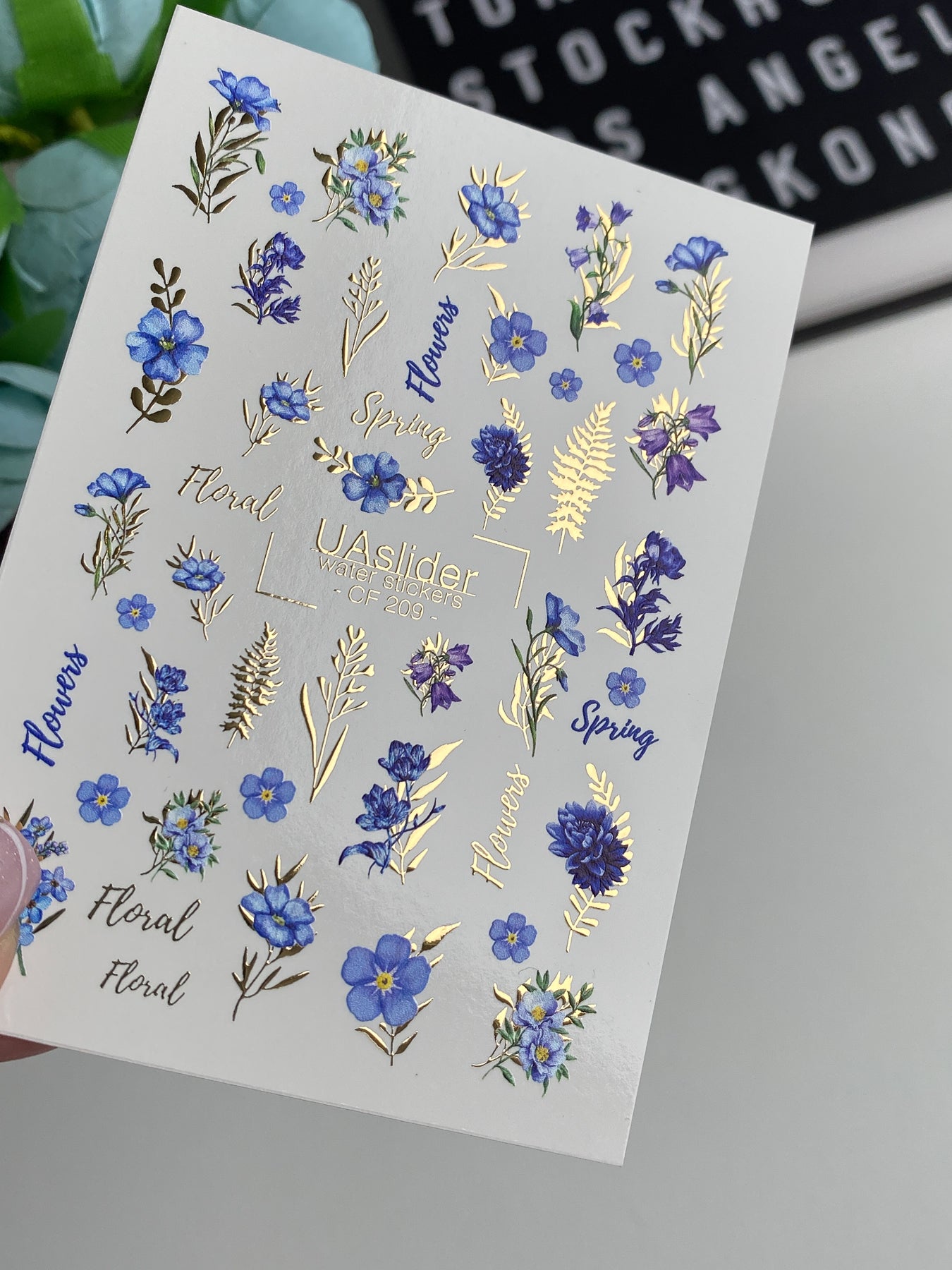 Nagel-Wasserabziehbild CF-209 | Nagel-Wasserabziehbilder | Blaue Wildblumen mit goldenen Folienakzenten